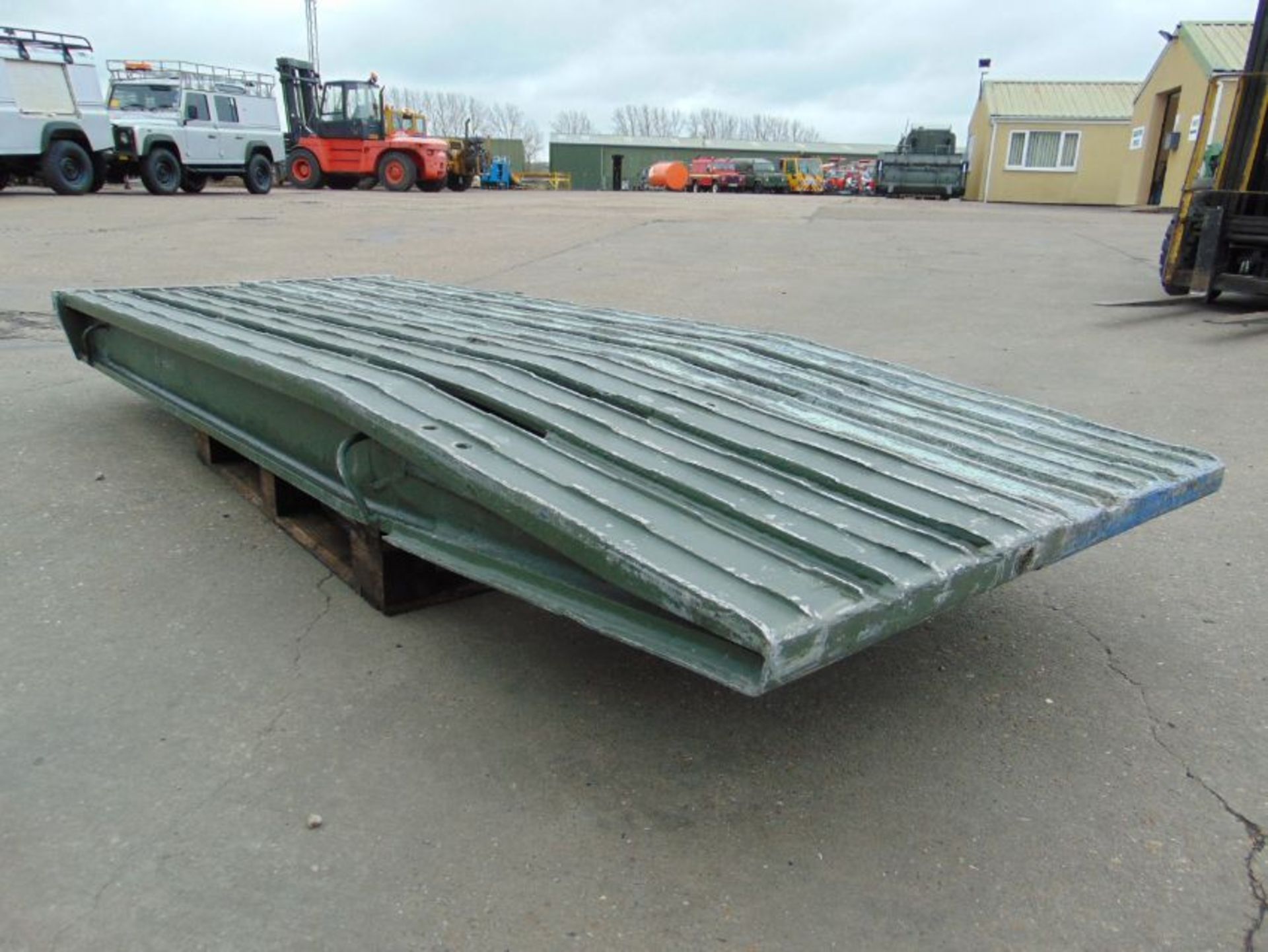 Pair of Very Heavy Duty Aluminium Clip on Vehicle Loading Ramps, 3 m long, 0.54 m wide. - Image 2 of 6