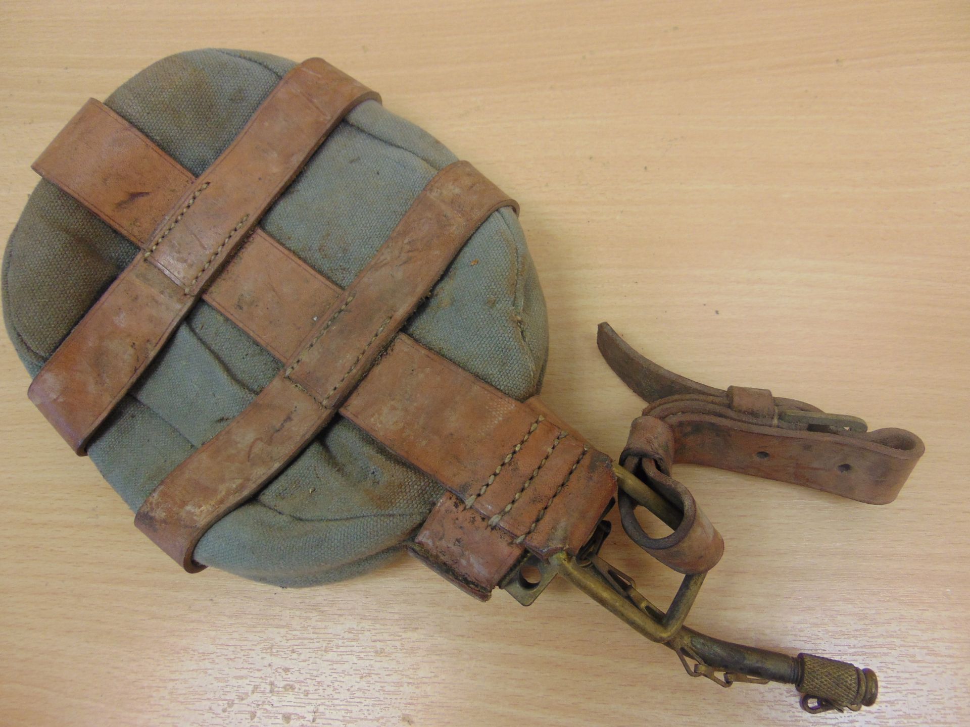 WW2 GERMAN OIL BOTTLE FOR GUNS - Image 2 of 5