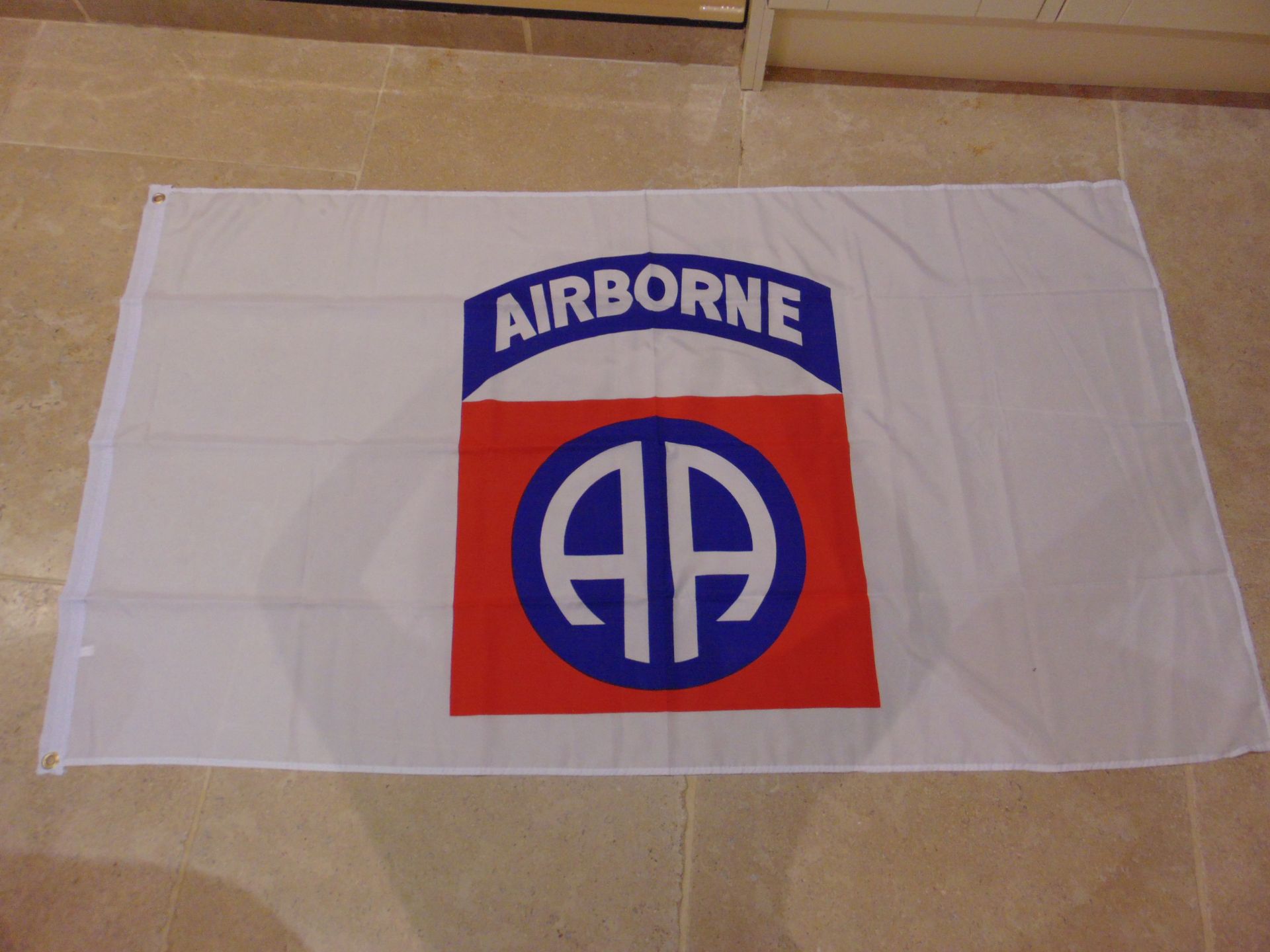 FLAG 82ND AIRBORNE WITH METAL EYELETS 5 FT X 3 FT - Bild 2 aus 6