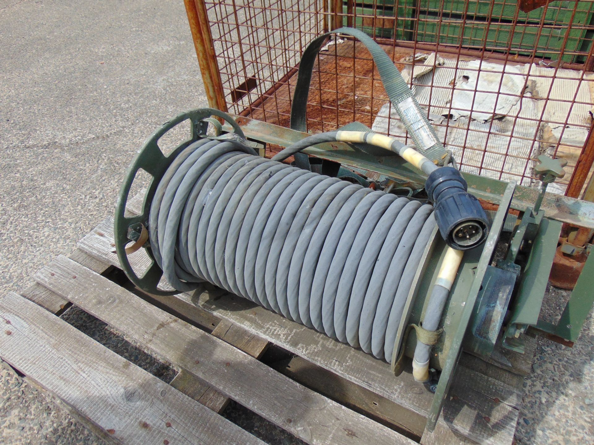 1 Large Cable Reel of HD 3 Phase Power Cable c/w Generator Plugs - Image 4 of 5