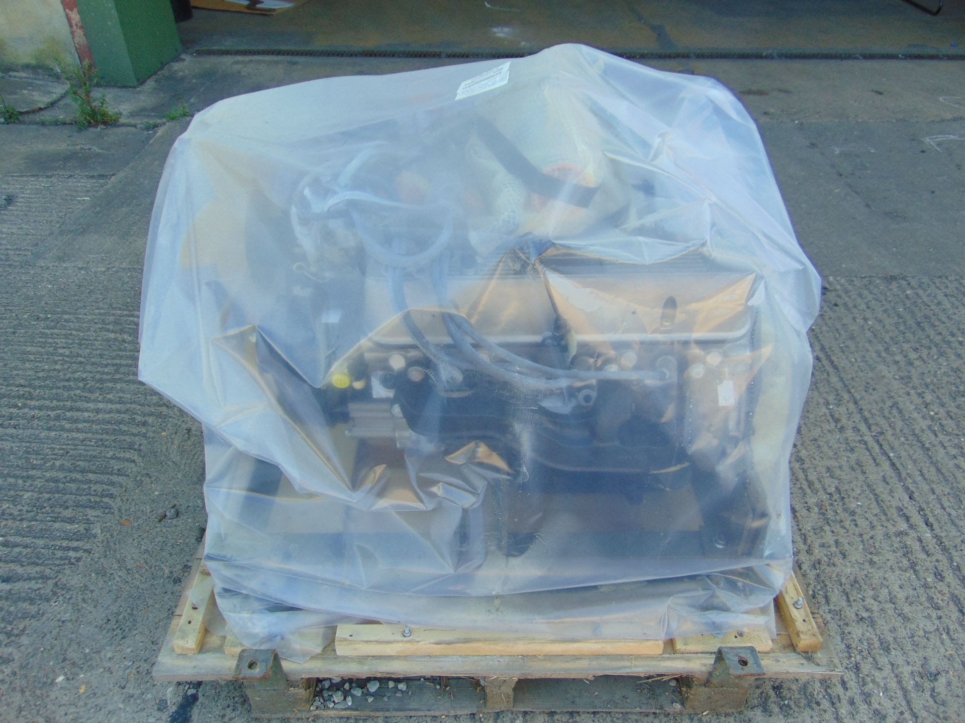 Fully Reconditioned Land Rover V8 Engine c/w all Accessories, as shown in Crate etc - Image 17 of 21