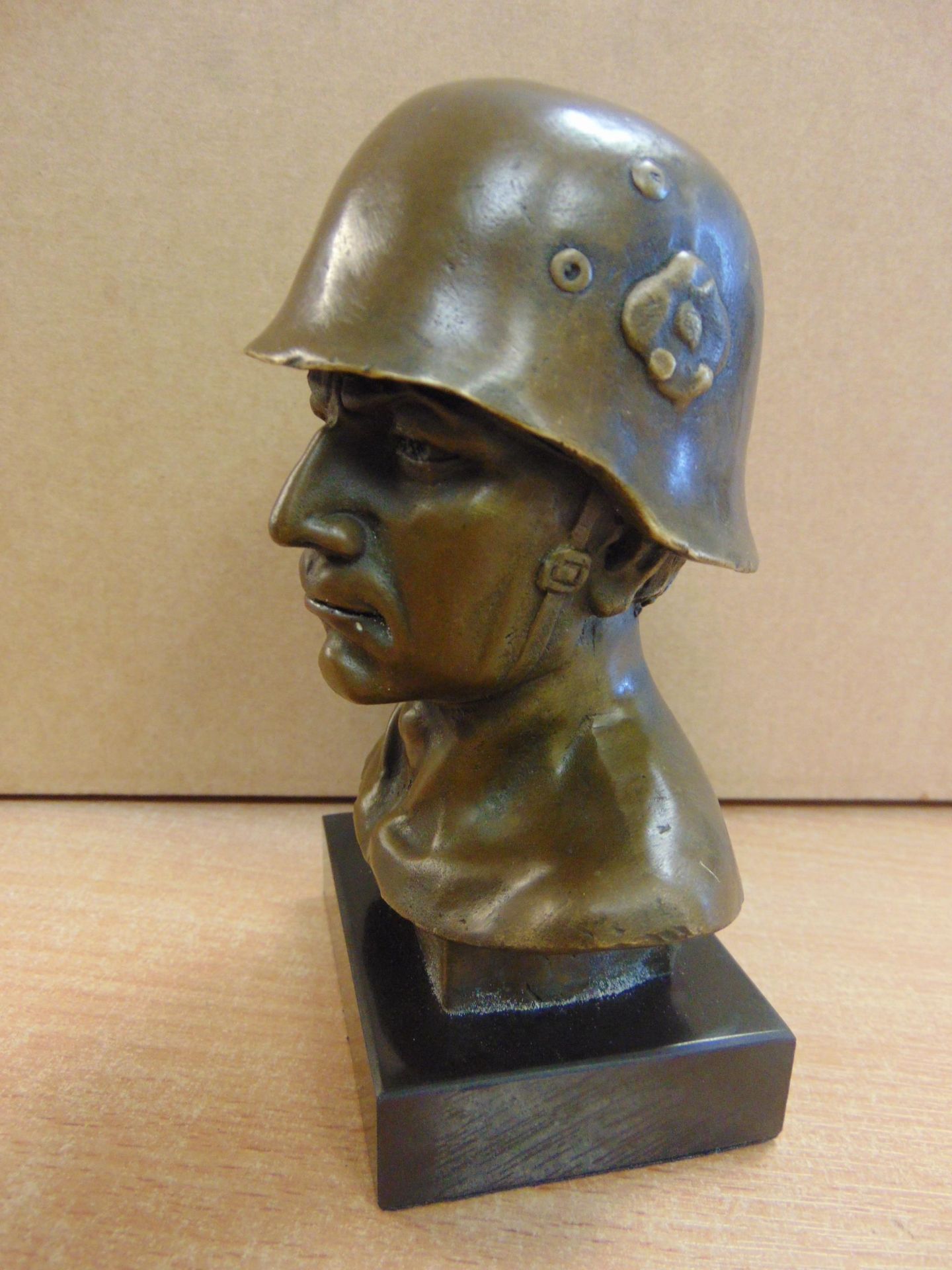 VERY NICE CAST BRONZE HEAD OF SOLDIER- MARKED FISHER- 15CMS X 8 CMS X 6 CMS - Image 3 of 6