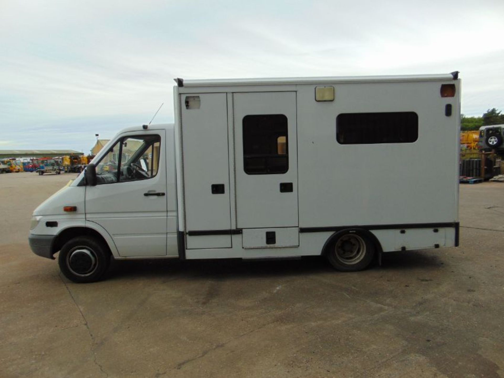 Recent Released by Atomic Weapons Establishment a 2002 Mercedes 418 CDi Ambulance ONLY 32,825 Miles! - Image 4 of 34
