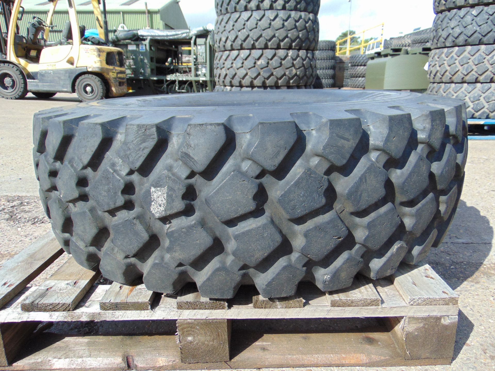 1x Michelin 14.00 R20 XZL Tyre - Image 2 of 4