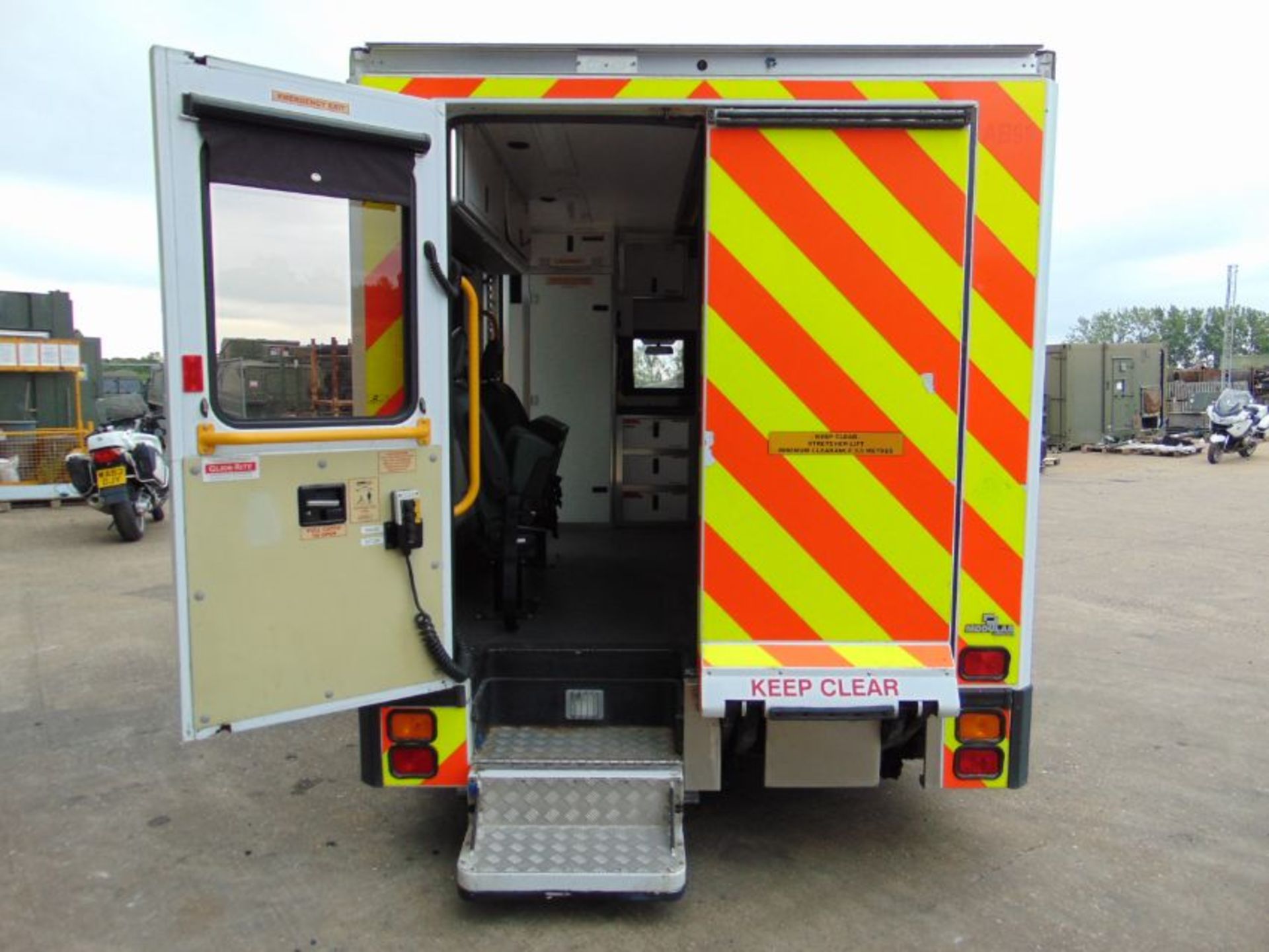 Recent Released by Atomic Weapons Establishment a 2002 Mercedes 418 CDi Ambulance ONLY 32,825 Miles! - Image 9 of 34