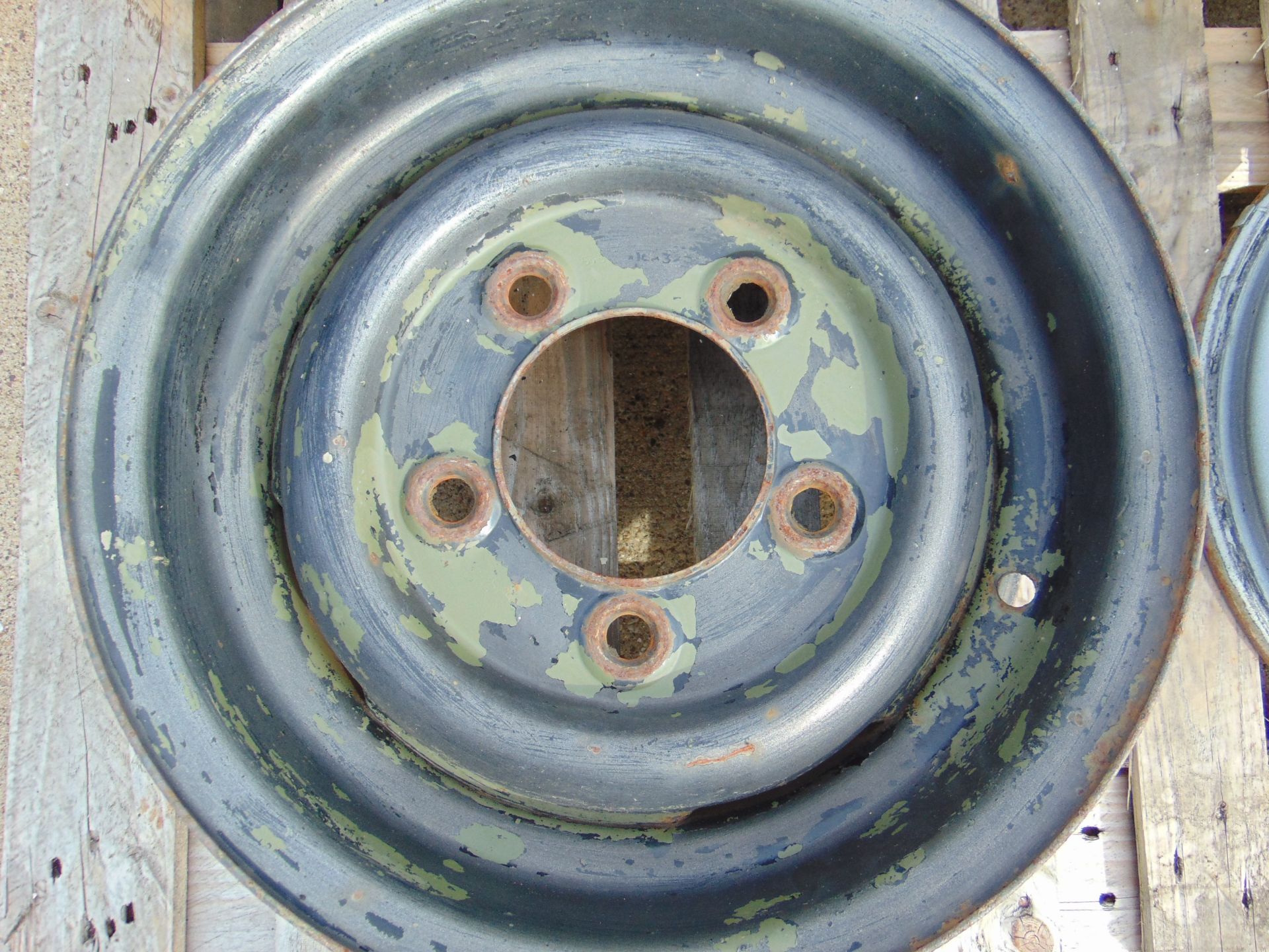 Heavy duty ANR4636 Land Rover rims x 4 - Image 3 of 4