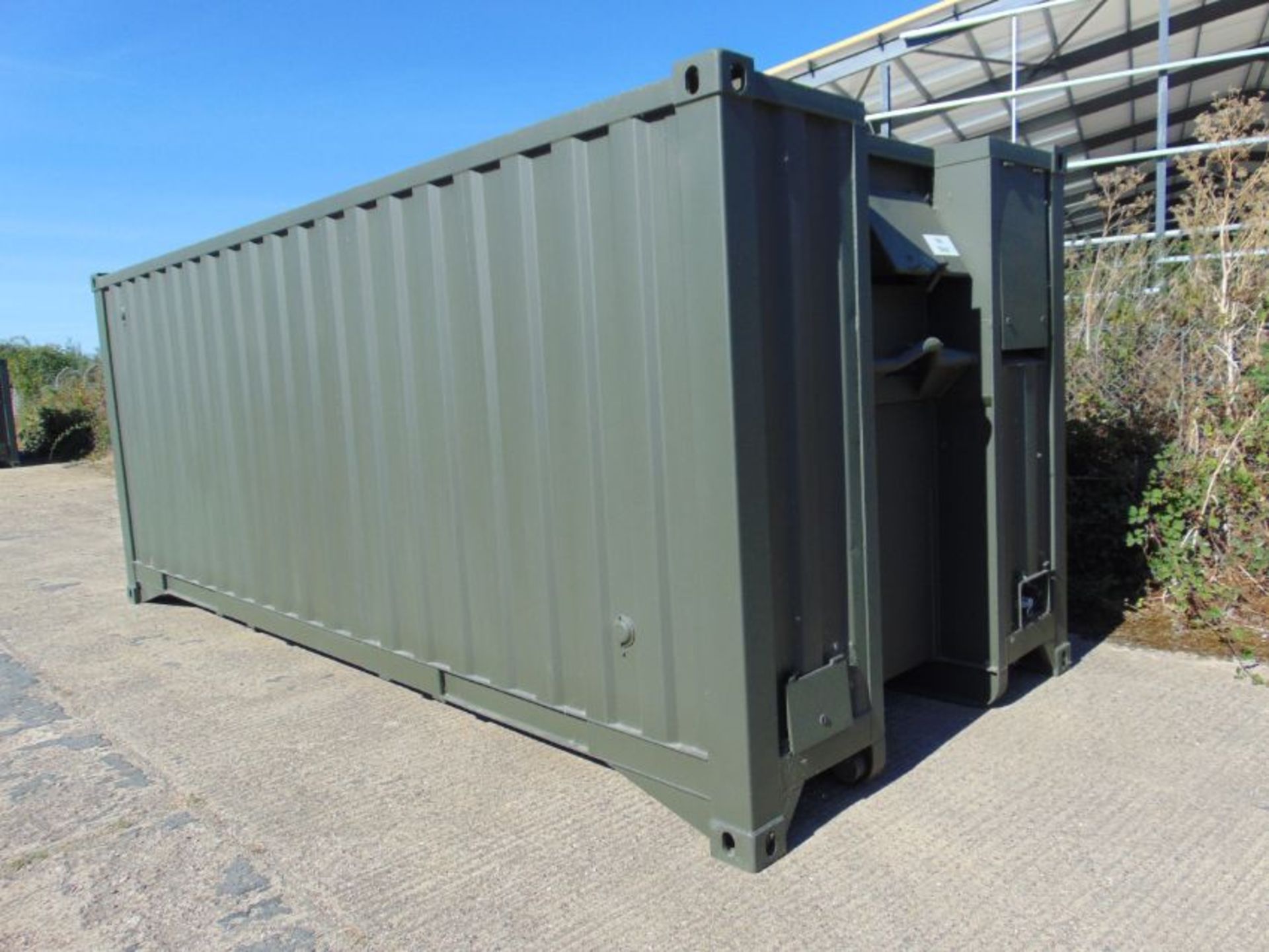 Demountable Front Line Ablution Unit in 20ft Container with hook loader, Twist Locks Etc - Image 4 of 26