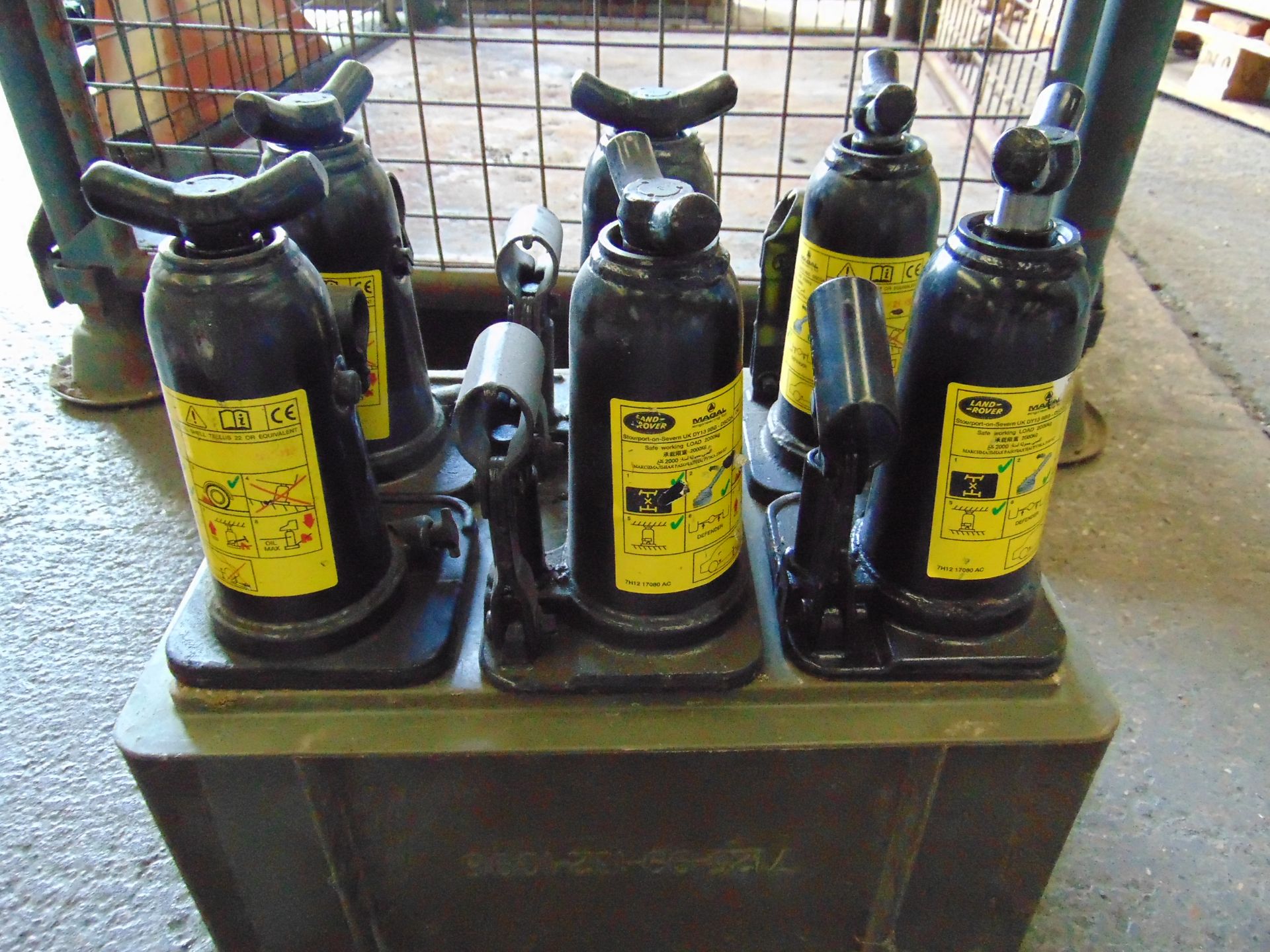 6 x Land Rover 2000Kg Hydraulic Jacks