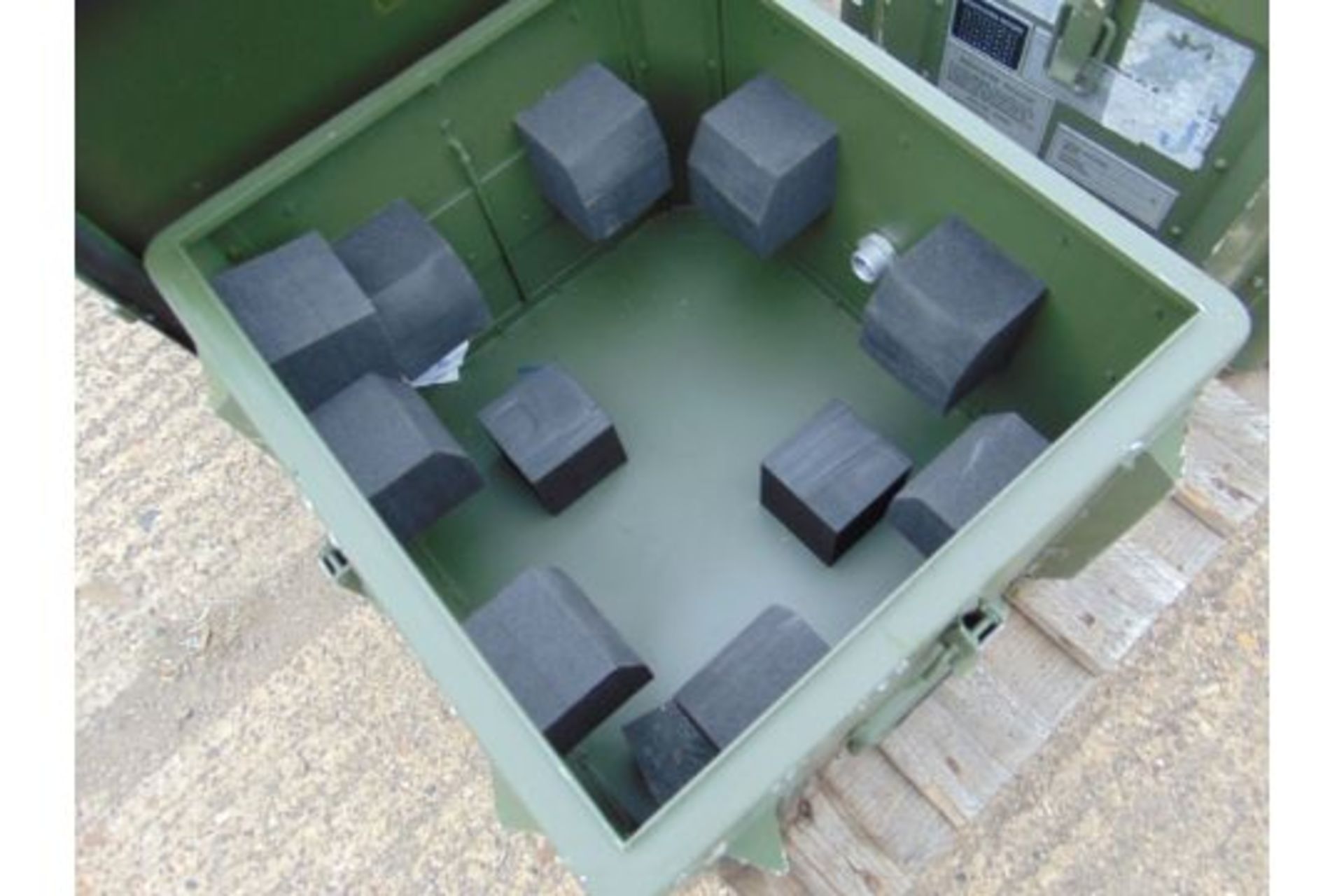 Aluminium Heavy Duty Secure Storage Box as shown - Image 4 of 4