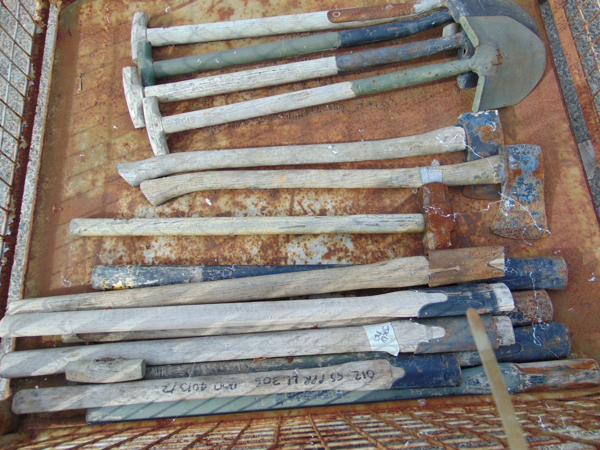 1 x Stillage T Handle Shovels, Axes Picks - Image 2 of 4