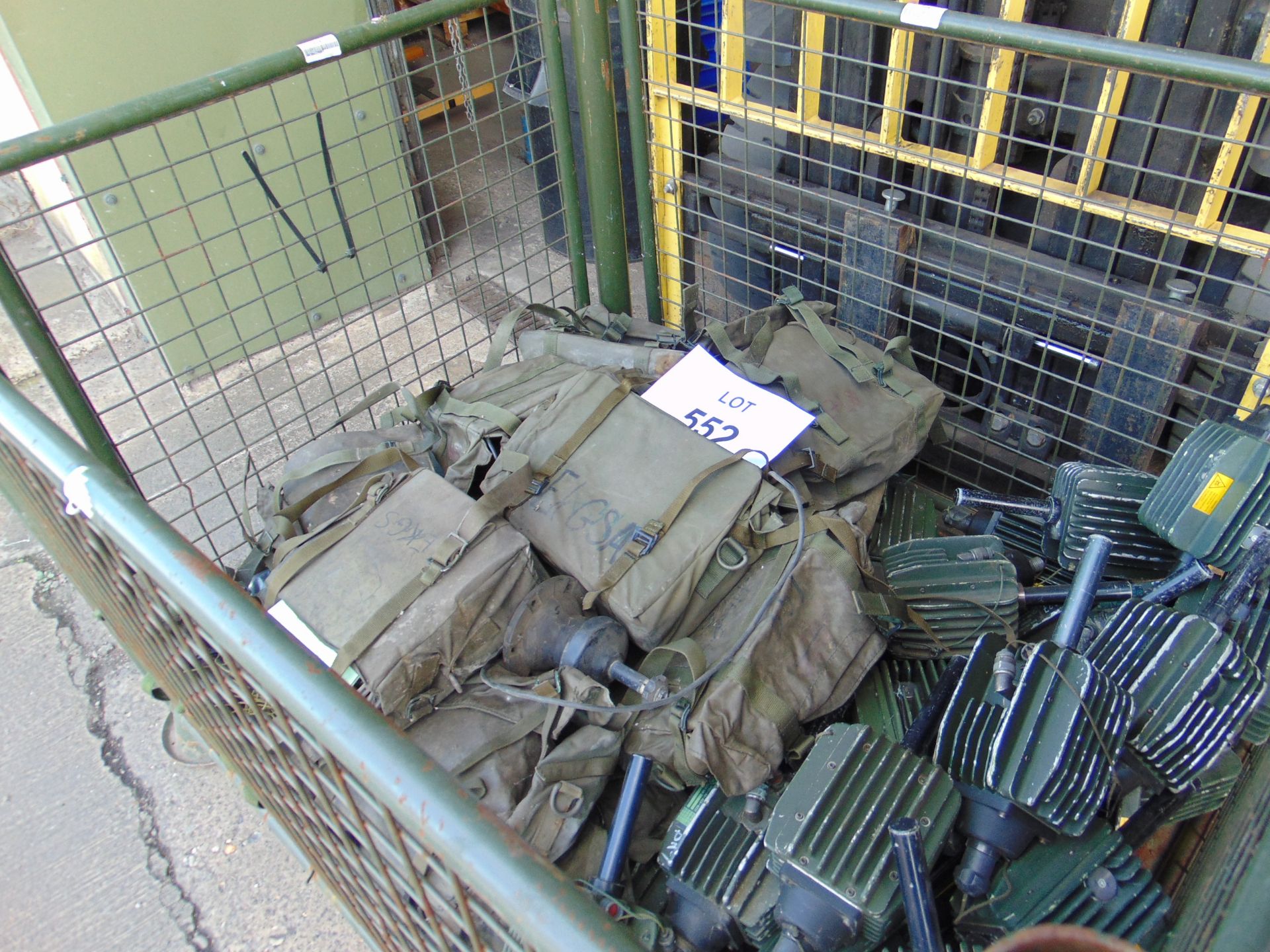 1X STILLAGE CLANSMAN ANTENNA BASE ELEMENT AND COMMS BAGS WITH CONTENTS X 50+ - Image 2 of 9