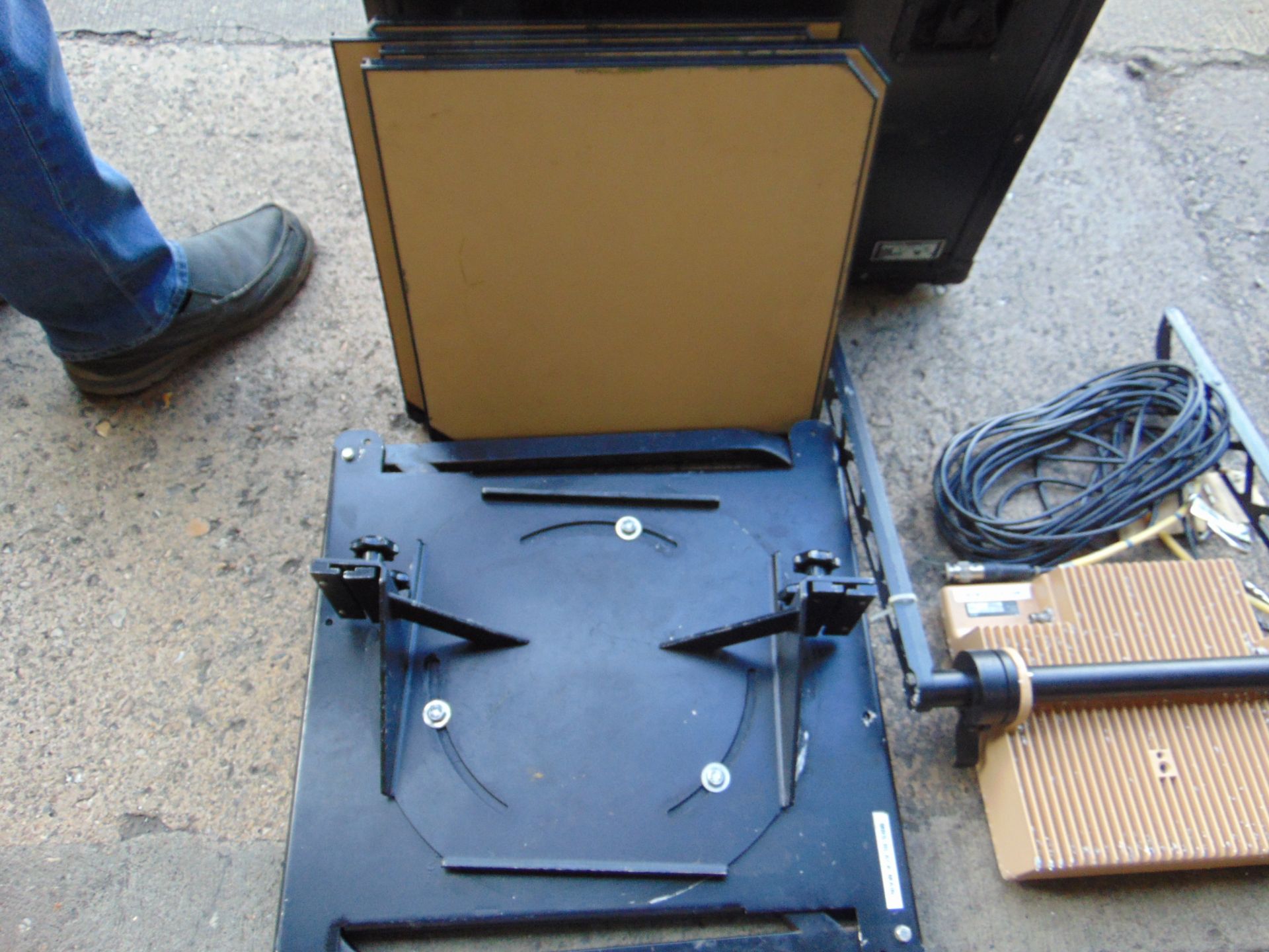INMAR sat com folding antenna assembly in original transit case, very rare - Image 3 of 3