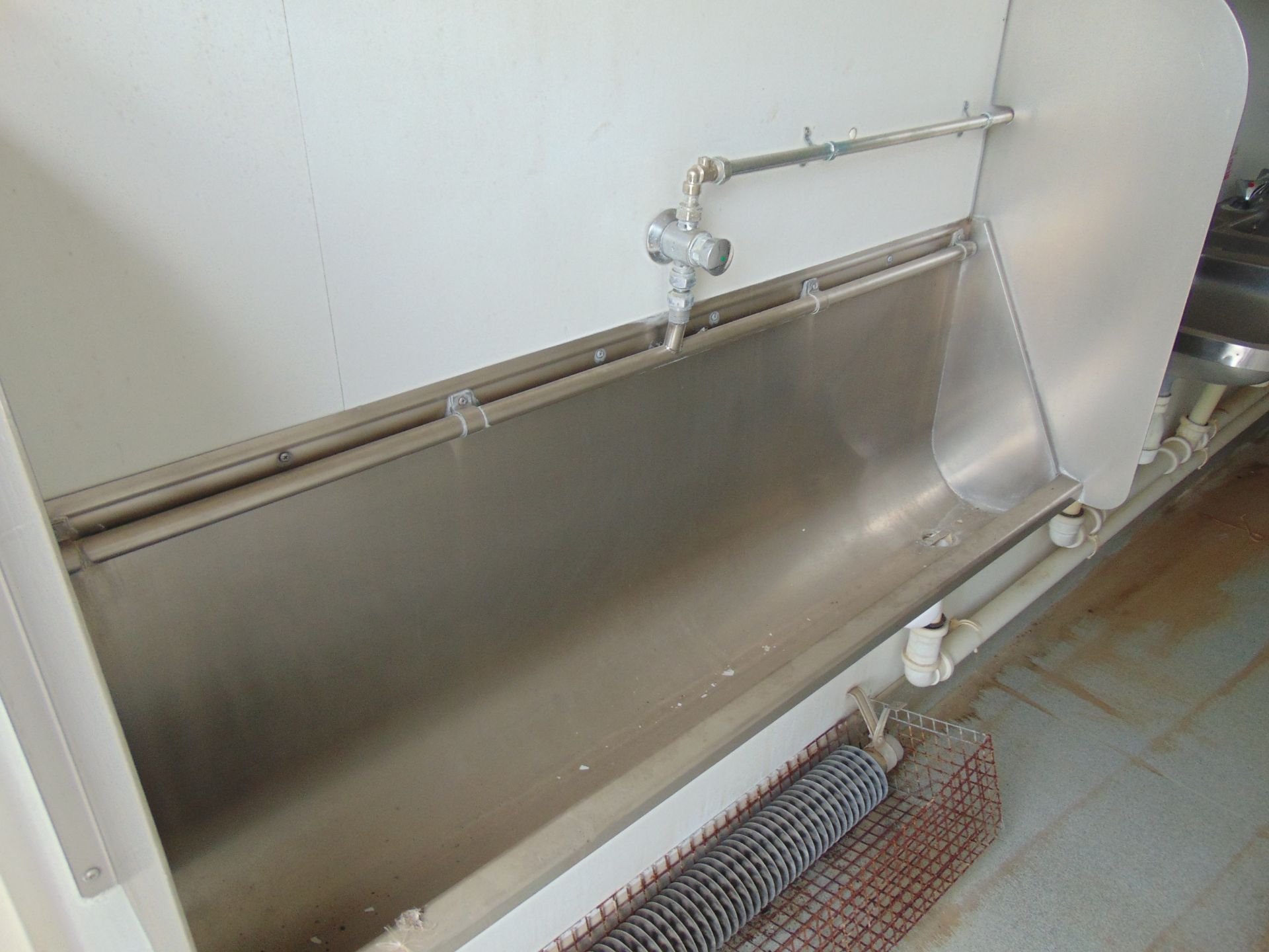 Demountable Front Line Ablution Unit in 20ft Container with hook loader, Twist Locks Etc - Image 4 of 28