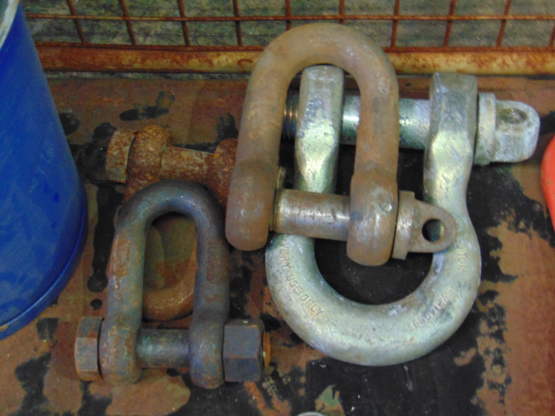 1X STILLAGE OF RECOVERY EQUIPMENT TOOLS GREASE GUN ETC - Image 4 of 6