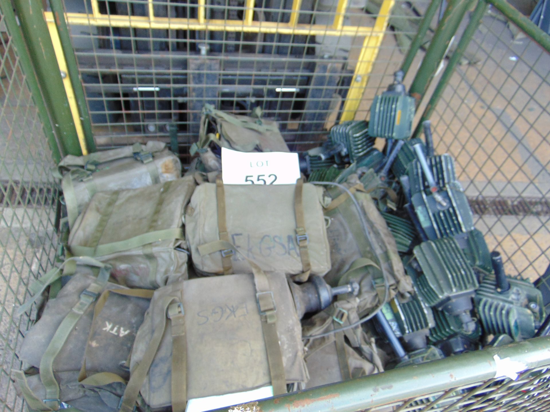 1X STILLAGE CLANSMAN ANTENNA BASE ELEMENT AND COMMS BAGS WITH CONTENTS X 50+ - Image 4 of 9