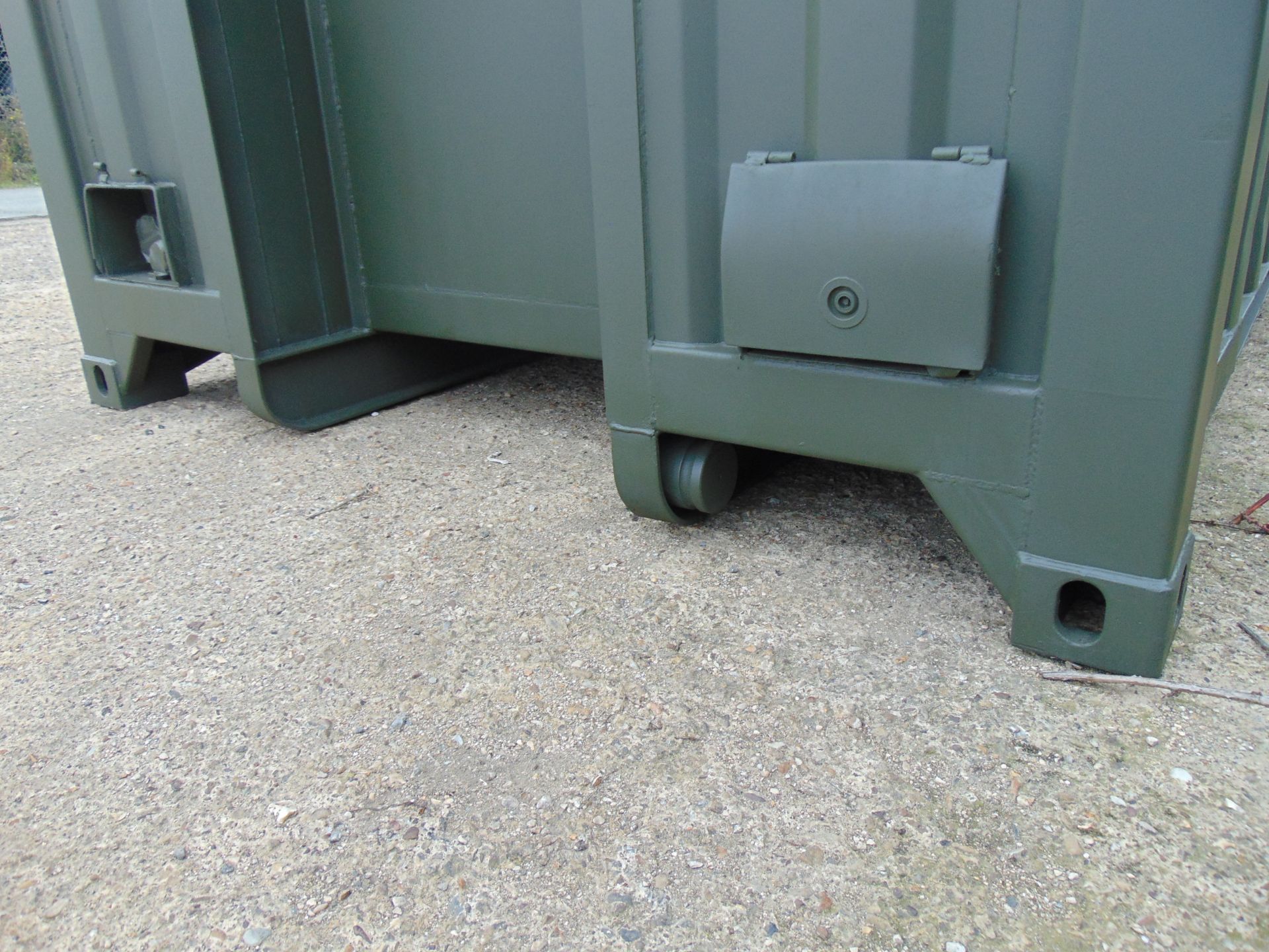 Demountable Front Line Ablution Unit in 20ft Container with hook loader, Twist Locks Etc - Image 27 of 28