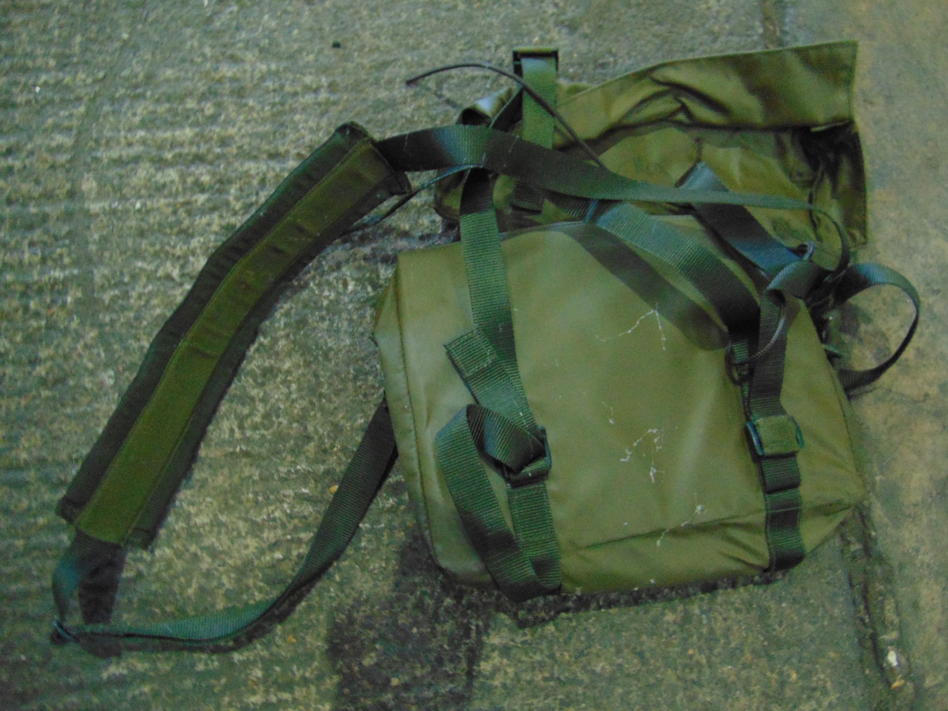 1X STILLAGE OF COMMS BAGS, ANTENA COVERS, ETC - Image 4 of 9