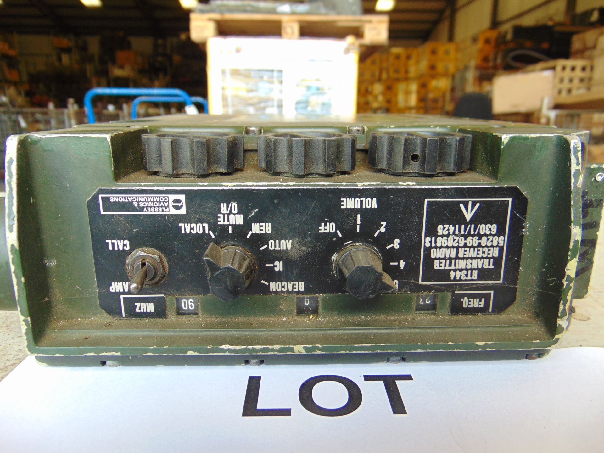 CLANSMAN RT 344 GROUND TO AIR TRANSMITTER RECIEVER UHF MANUFACTURED BY PLESSEY - Image 4 of 6