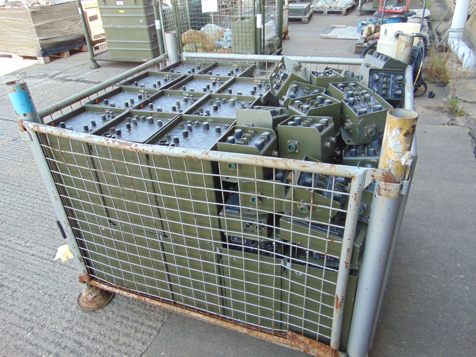 1X STILLAGE 40+ RT321 SIMULATED RADIOS CONTROL BOXES ETC - Image 4 of 8