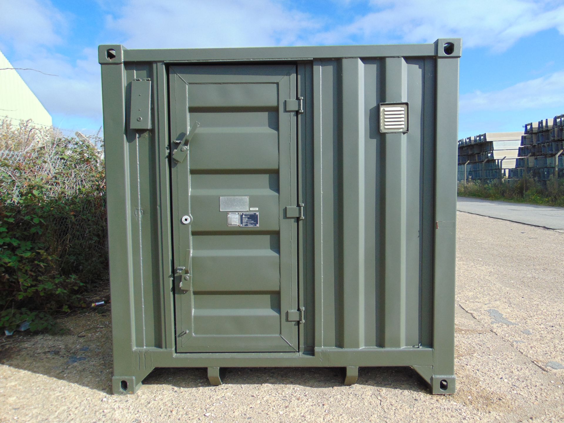 Demountable Front Line Ablution Unit in 20ft Container with hook loader, Twist Locks Etc - Image 2 of 30