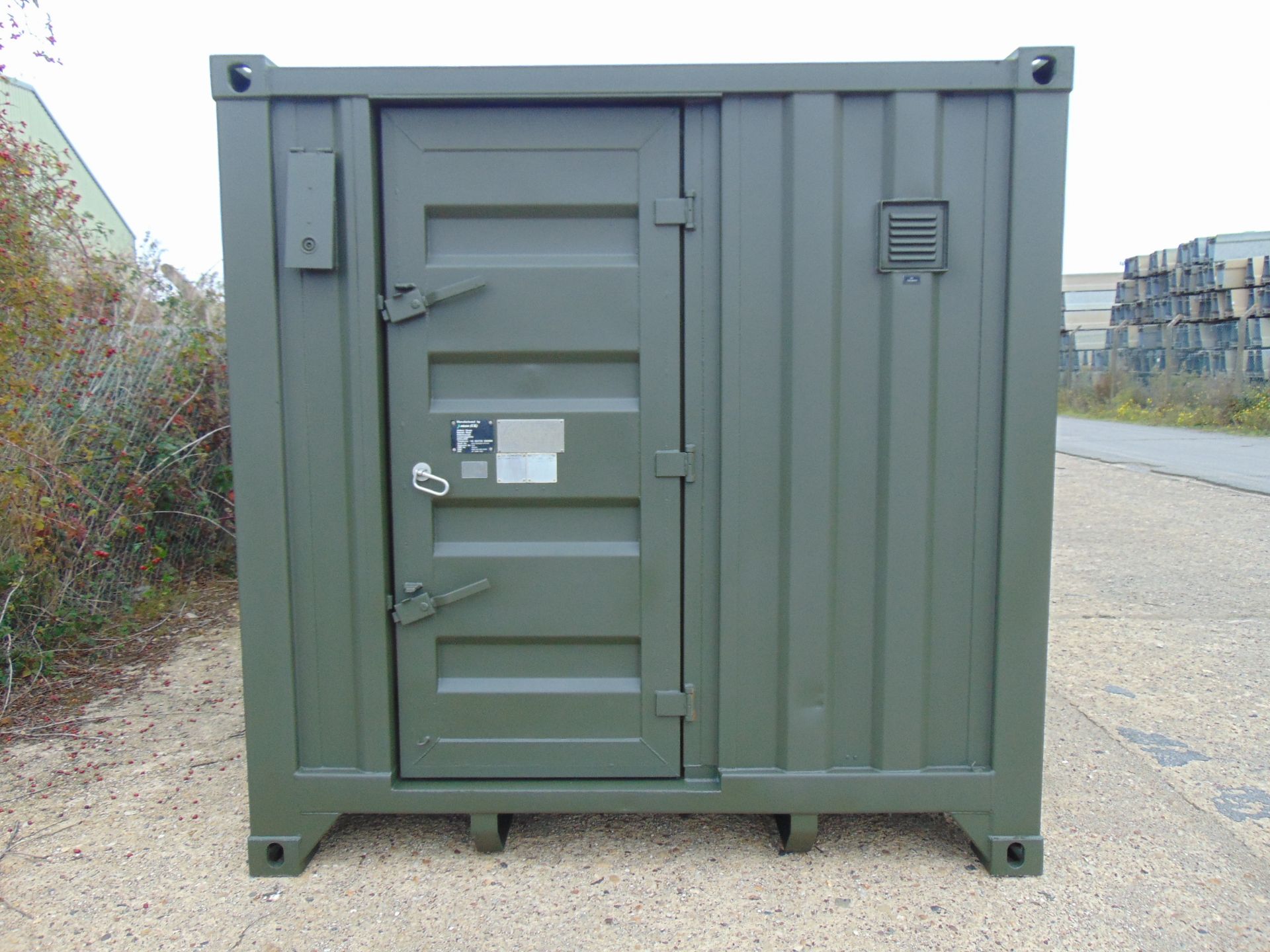 Demountable Front Line Ablution Unit in 20ft Container with hook loader, Twist Locks Etc - Image 21 of 28