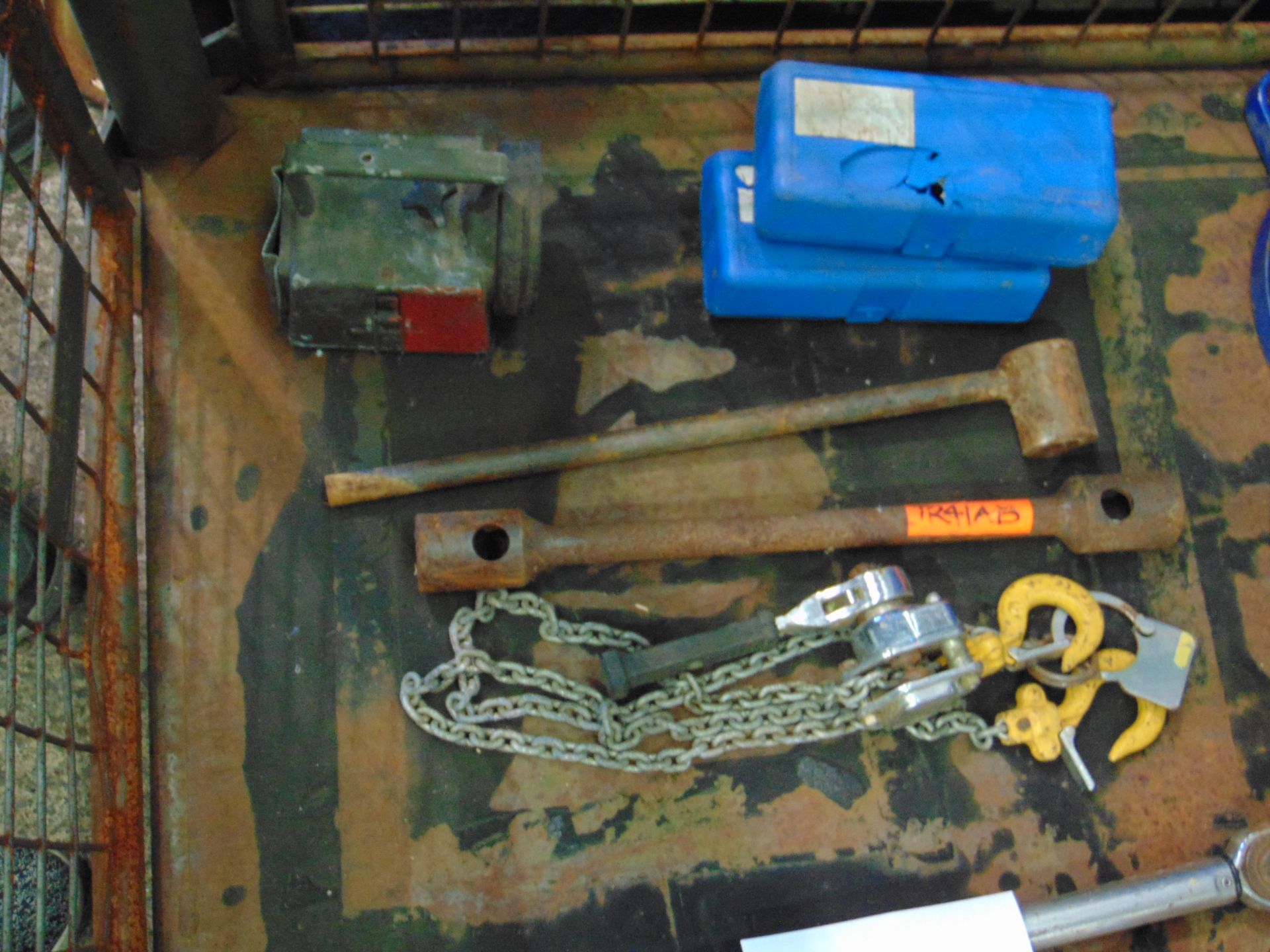 1X STILLAGE OF RECOVERY EQUIPMENT TOOLS GREASE GUN ETC - Image 6 of 6