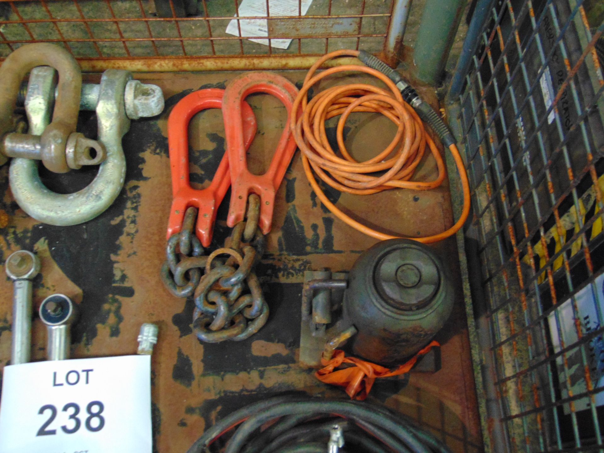 1X STILLAGE OF RECOVERY EQUIPMENT TOOLS GREASE GUN ETC - Image 3 of 6