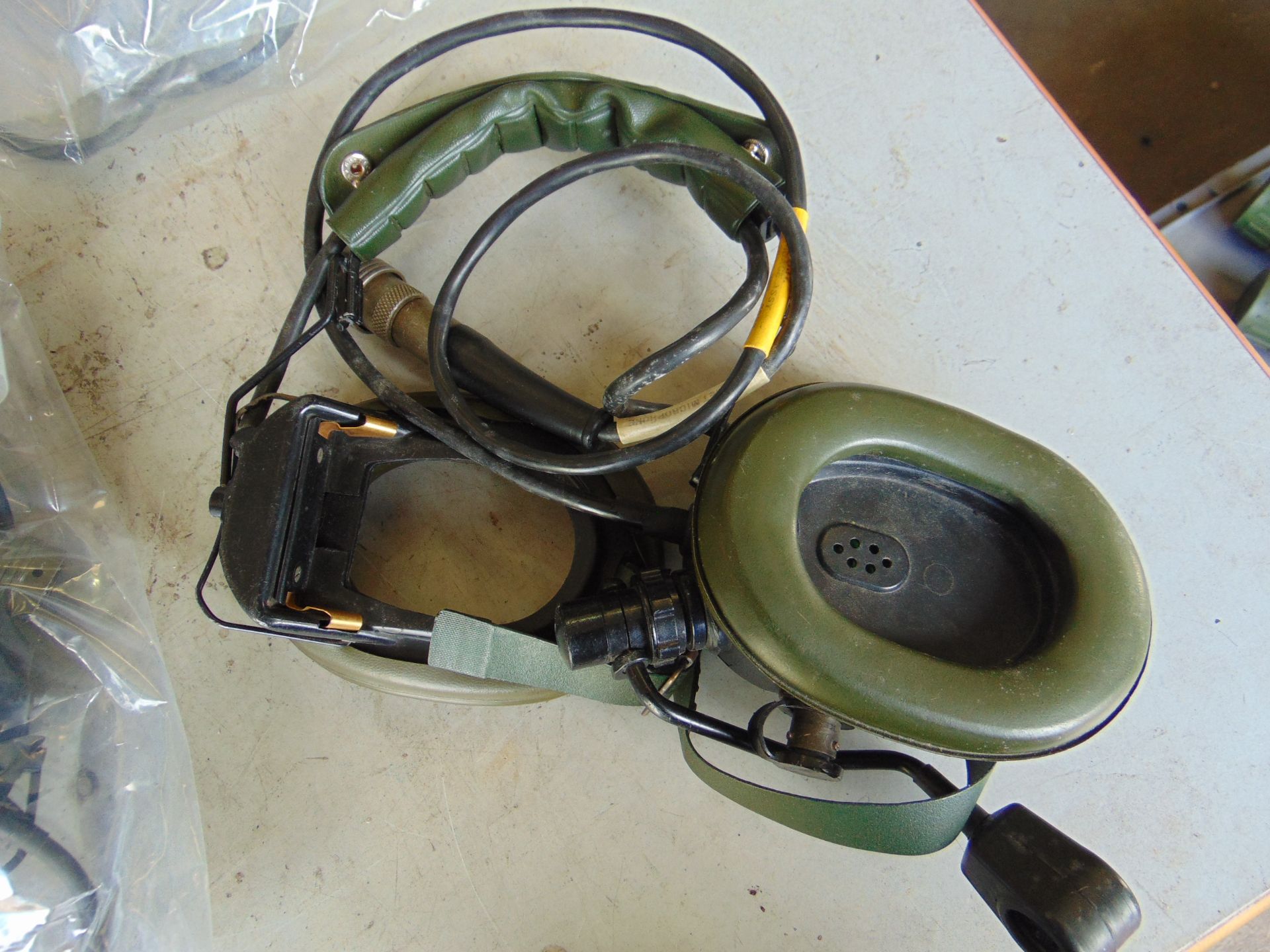 8X HEADSET MICROPHONES AS SHOWN - Image 4 of 4