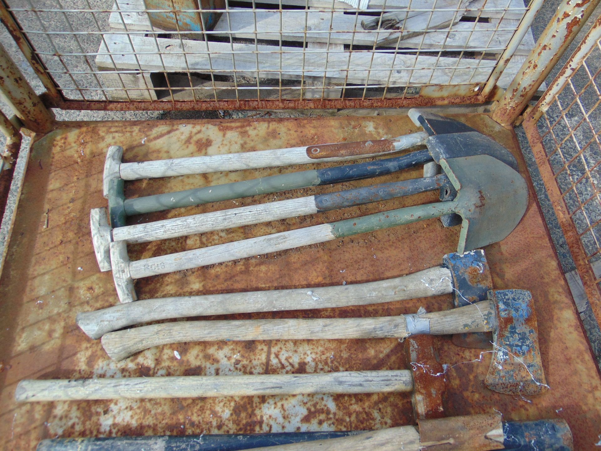 1 x Stillage T Handle Shovels, Axes Picks - Image 3 of 4
