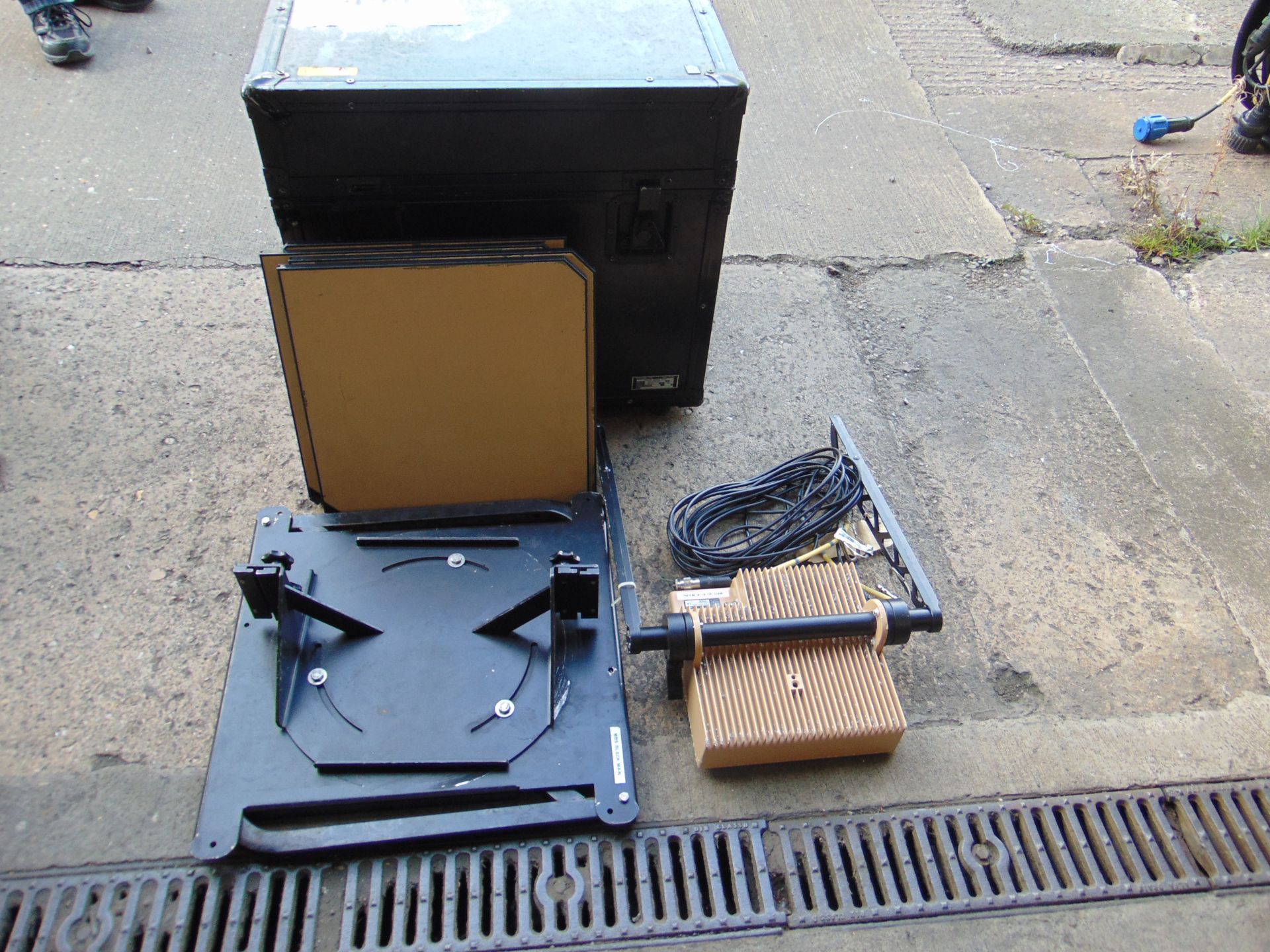 INMAR sat com folding antenna assembly in original transit case, very rare