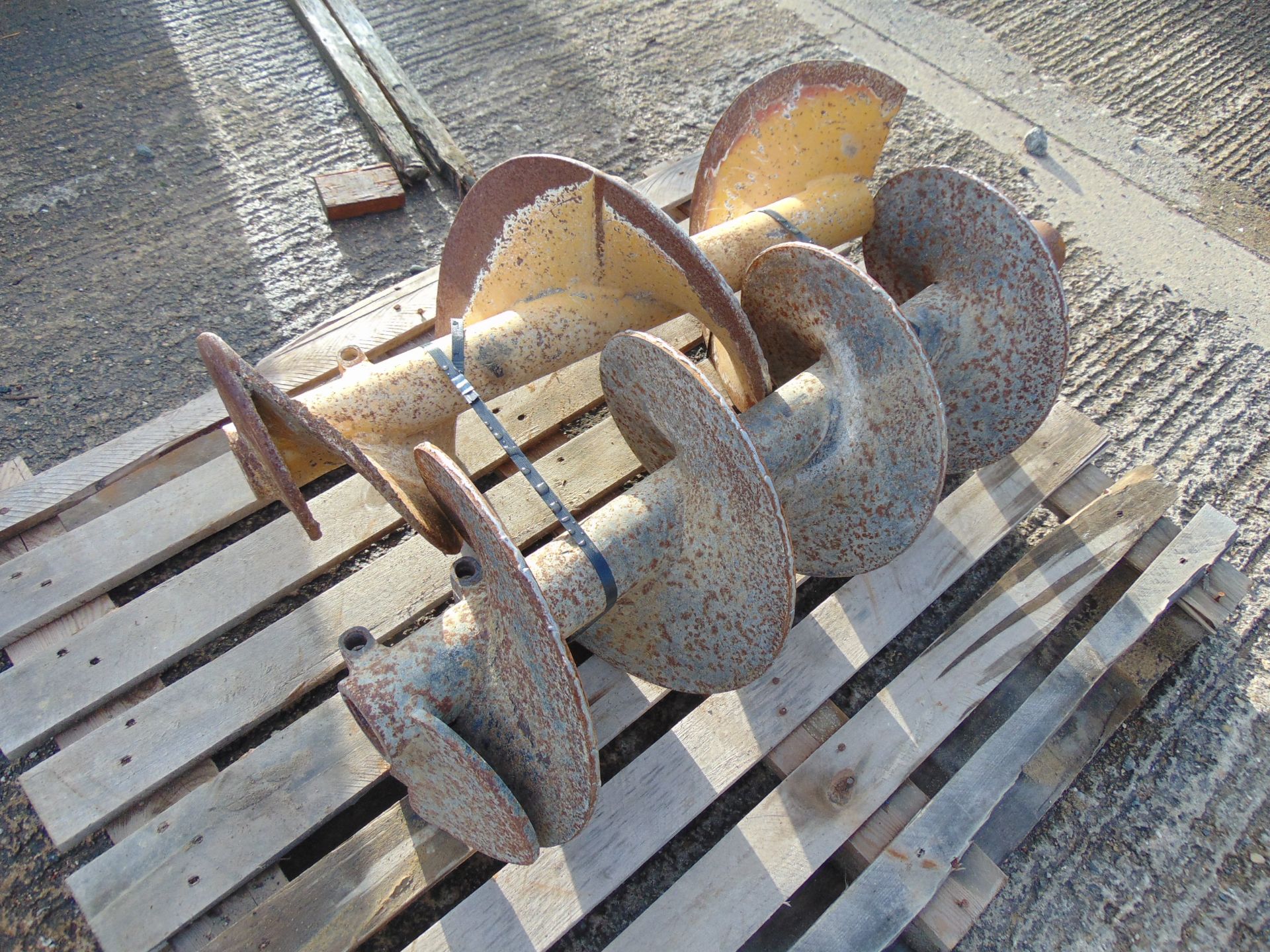 2 x Heavy Duty Augers - Image 2 of 4