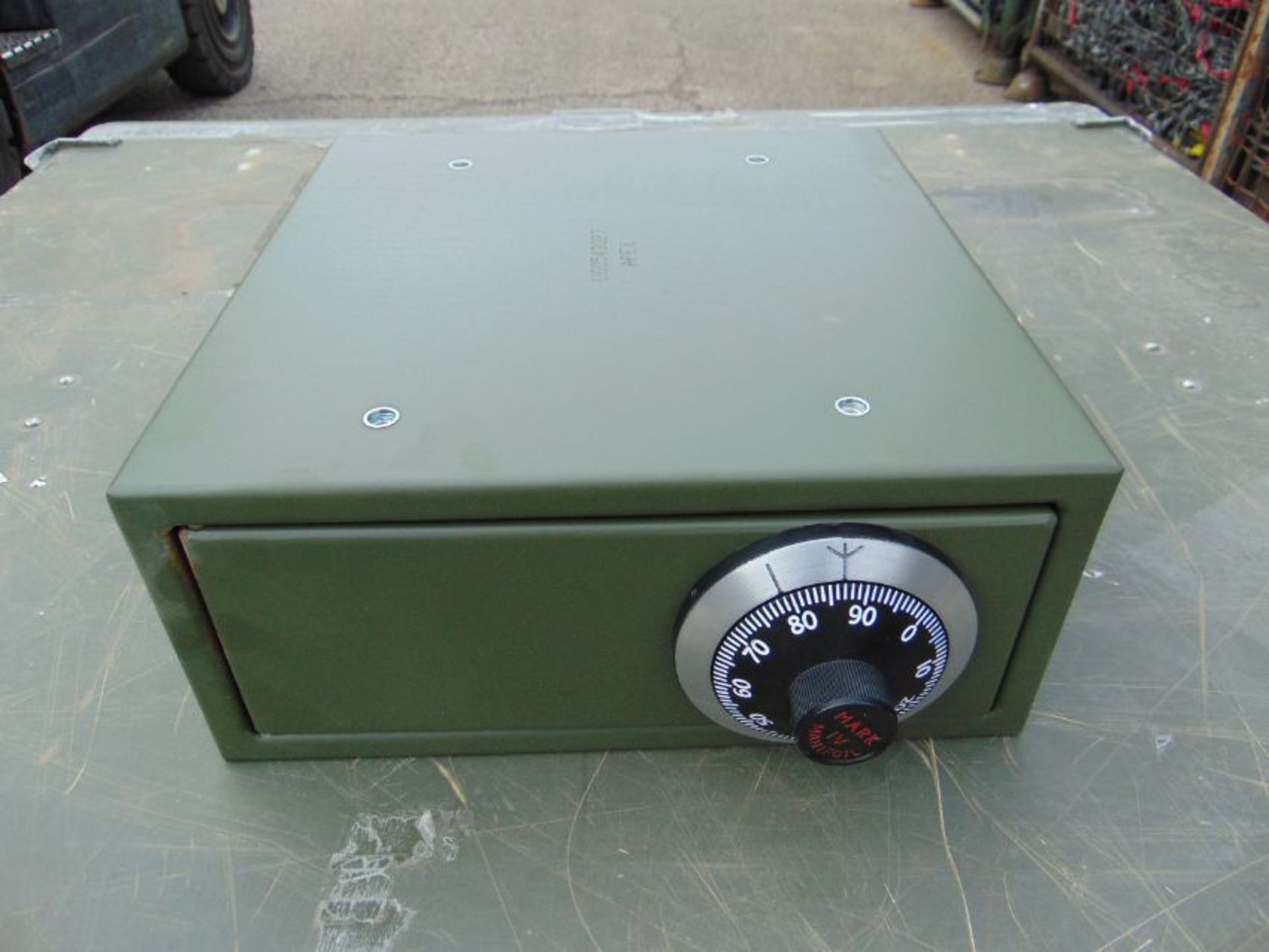 UNISSUED Chubb Manifoil Combination Lock Safe Box