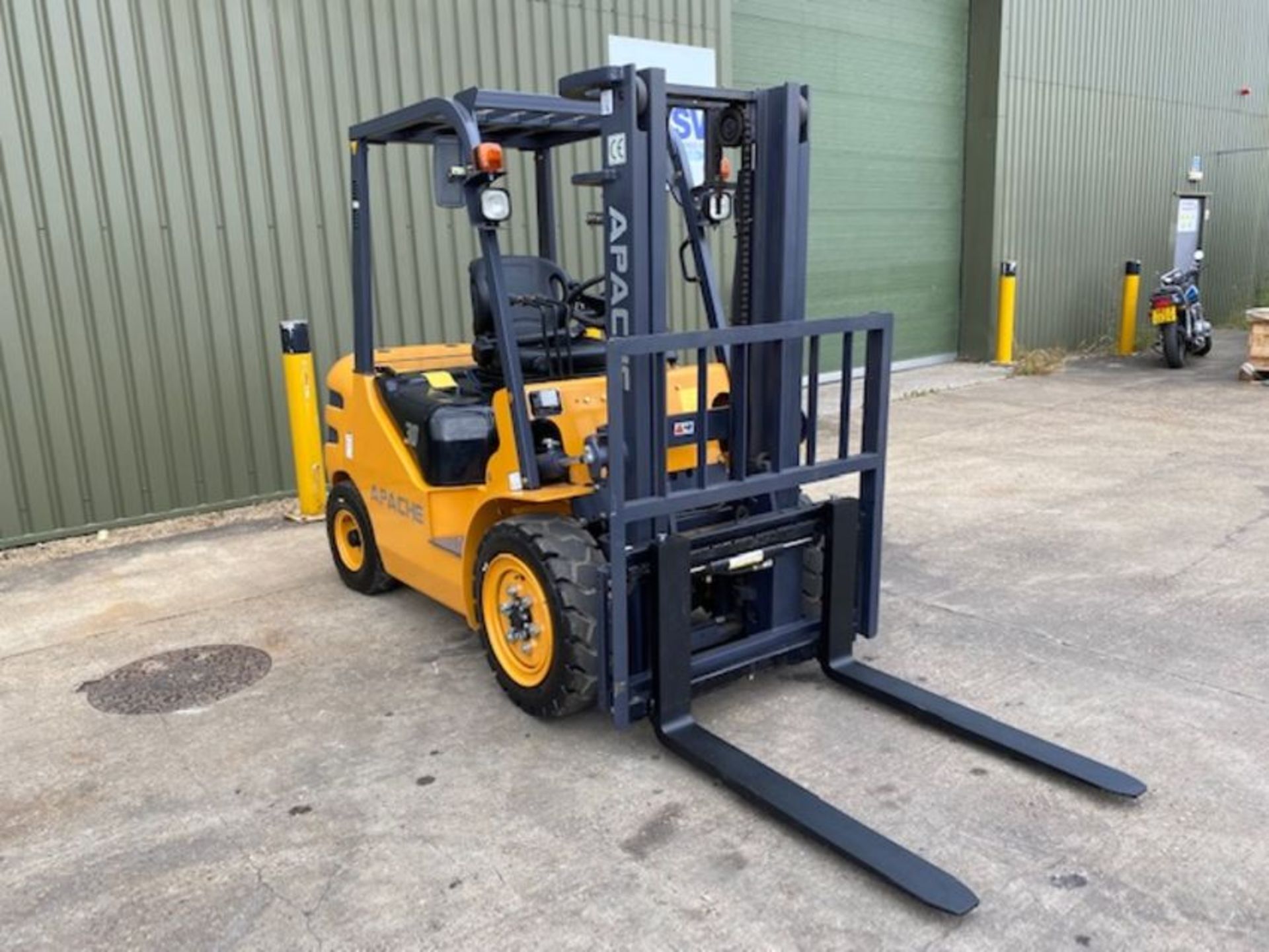 **NEW UNUSED 2022 Apache HH30Z 3000Kg Diesel Fork Lift Truck** - Image 2 of 37