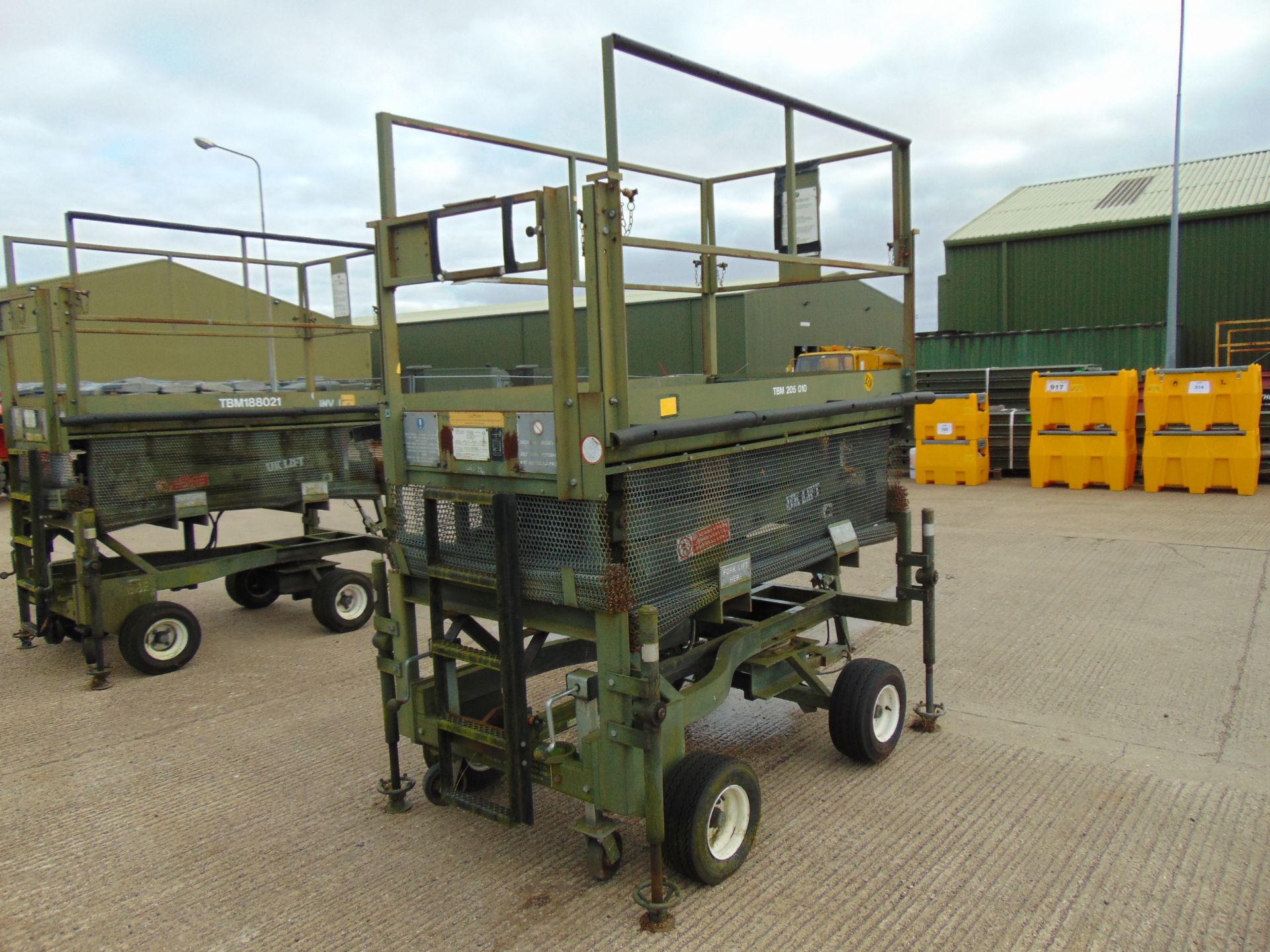 UK Lift Aircraft Hydraulic Access Platform from RAF - Bild 4 aus 11