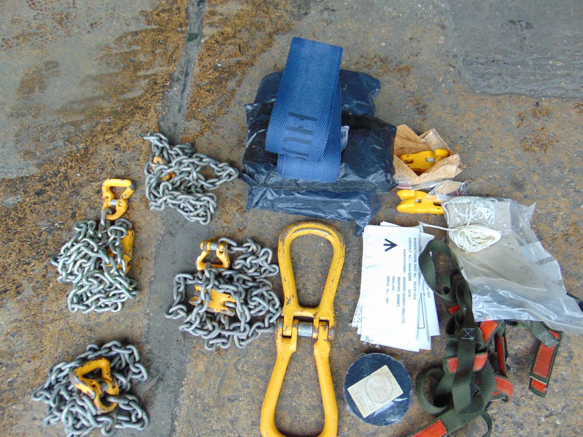 Lifting Kit c/w chains Straps etc Unissued - Image 4 of 4