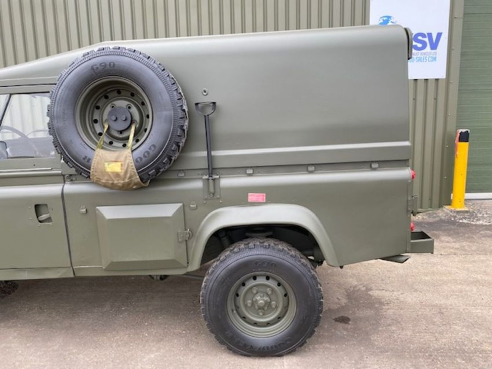 Land Rover Defender 110 Wolf 300TDi FFR hardtop LHD, TUM Remus upgrade - Image 10 of 47