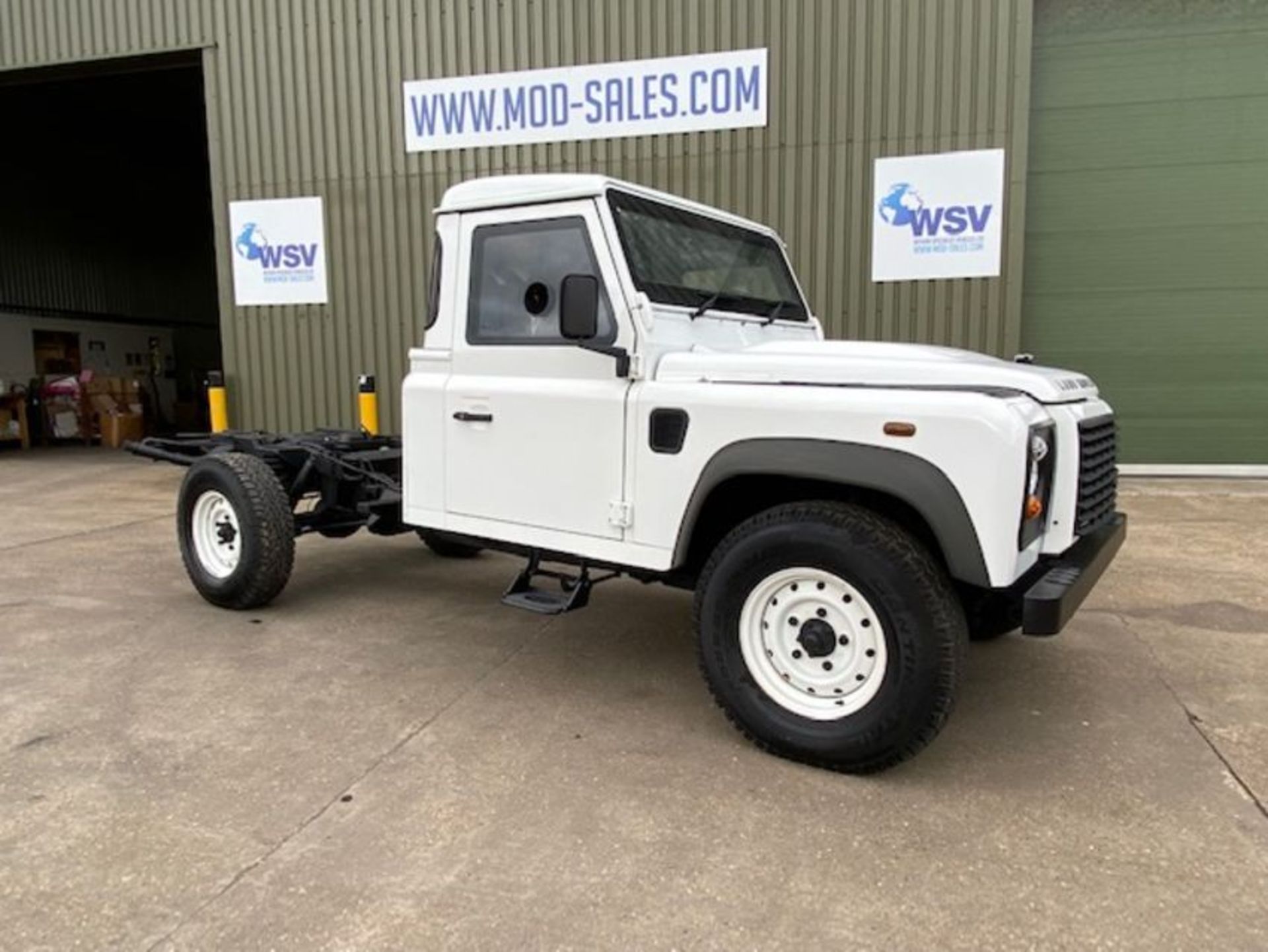 Land Rover Defender 130 chassis cab, Armoured bodywork, 2 door station wagon, right hand drive (RHD) - Image 5 of 51