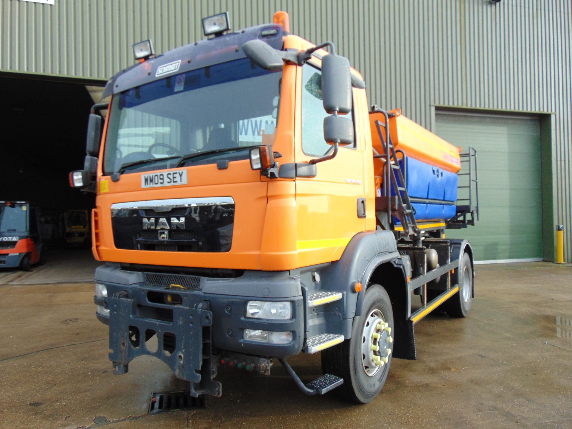 2009 MAN TGM 18.280 18T 4wd Gritter Lorry C/W Schmidt Gritter Body ONLY 35,483 Km! - Image 2 of 30