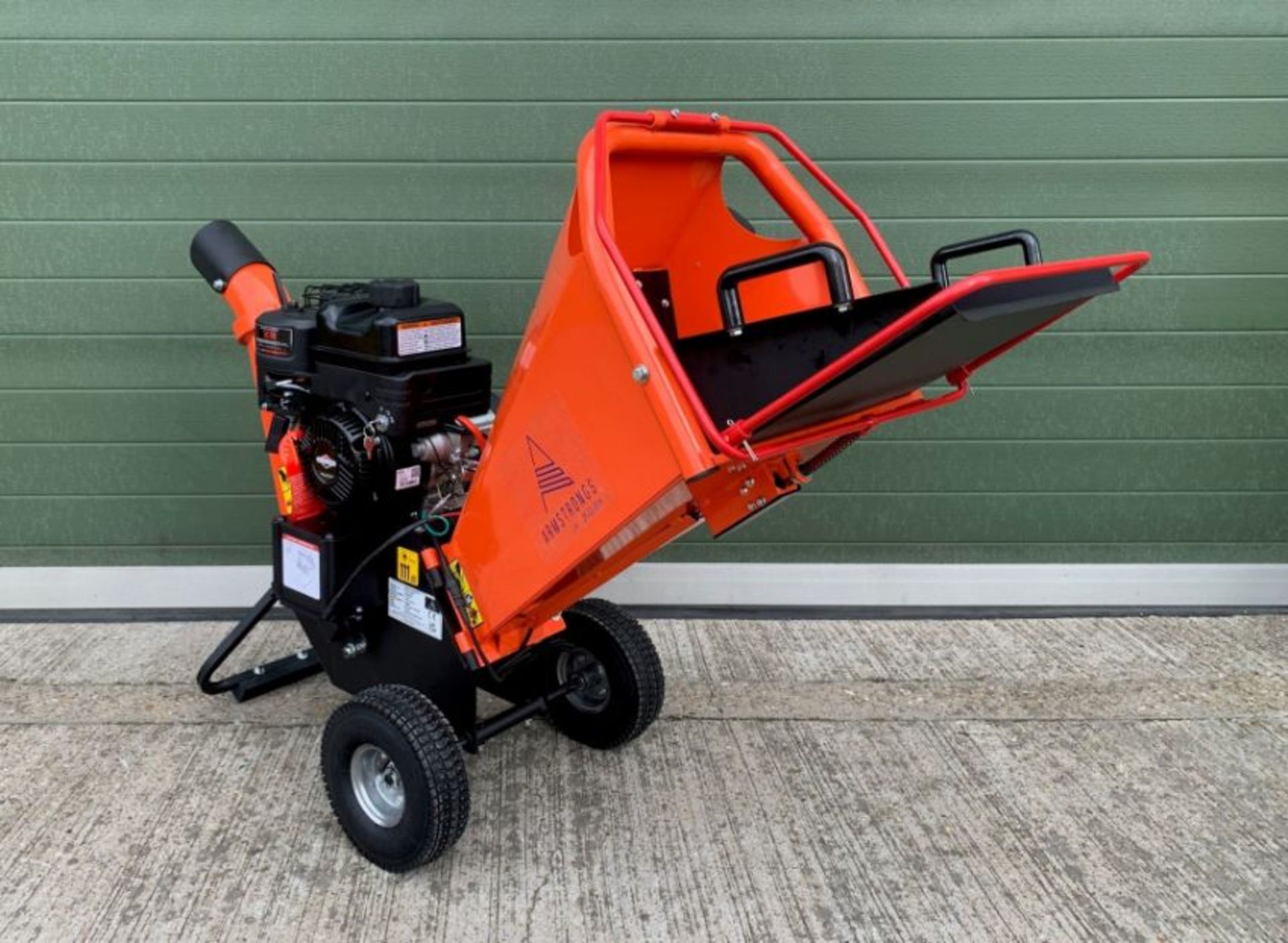 ** BRAND NEW ** Unused Armstrong DR-GS-65H Electric start Petrol Wood Chipper - Image 7 of 30