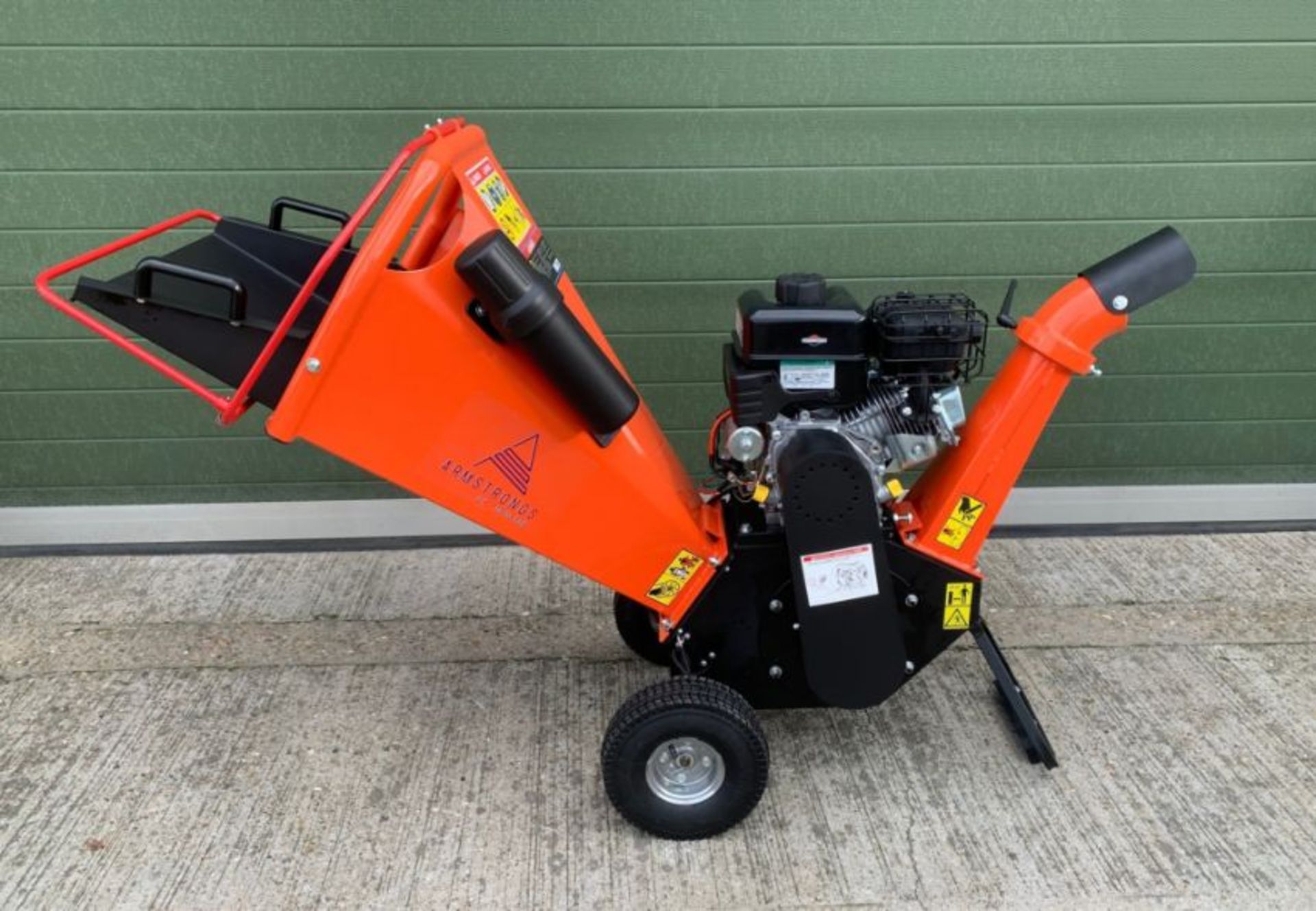 ** BRAND NEW ** Unused Armstrong DR-GS-65H Electric start Petrol Wood Chipper - Image 4 of 30