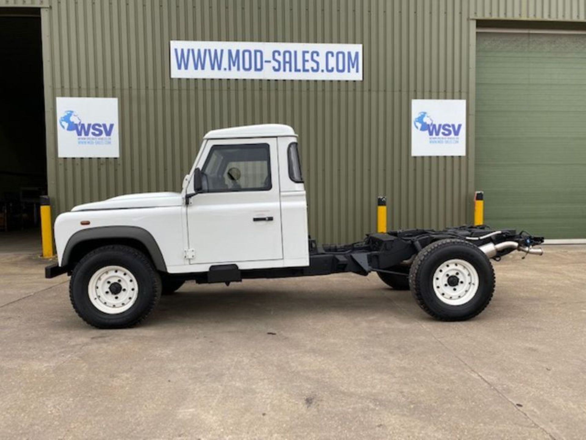Land Rover Defender 130 chassis cab, Armoured bodywork, 2 door station wagon, right hand drive (RHD) - Image 6 of 51