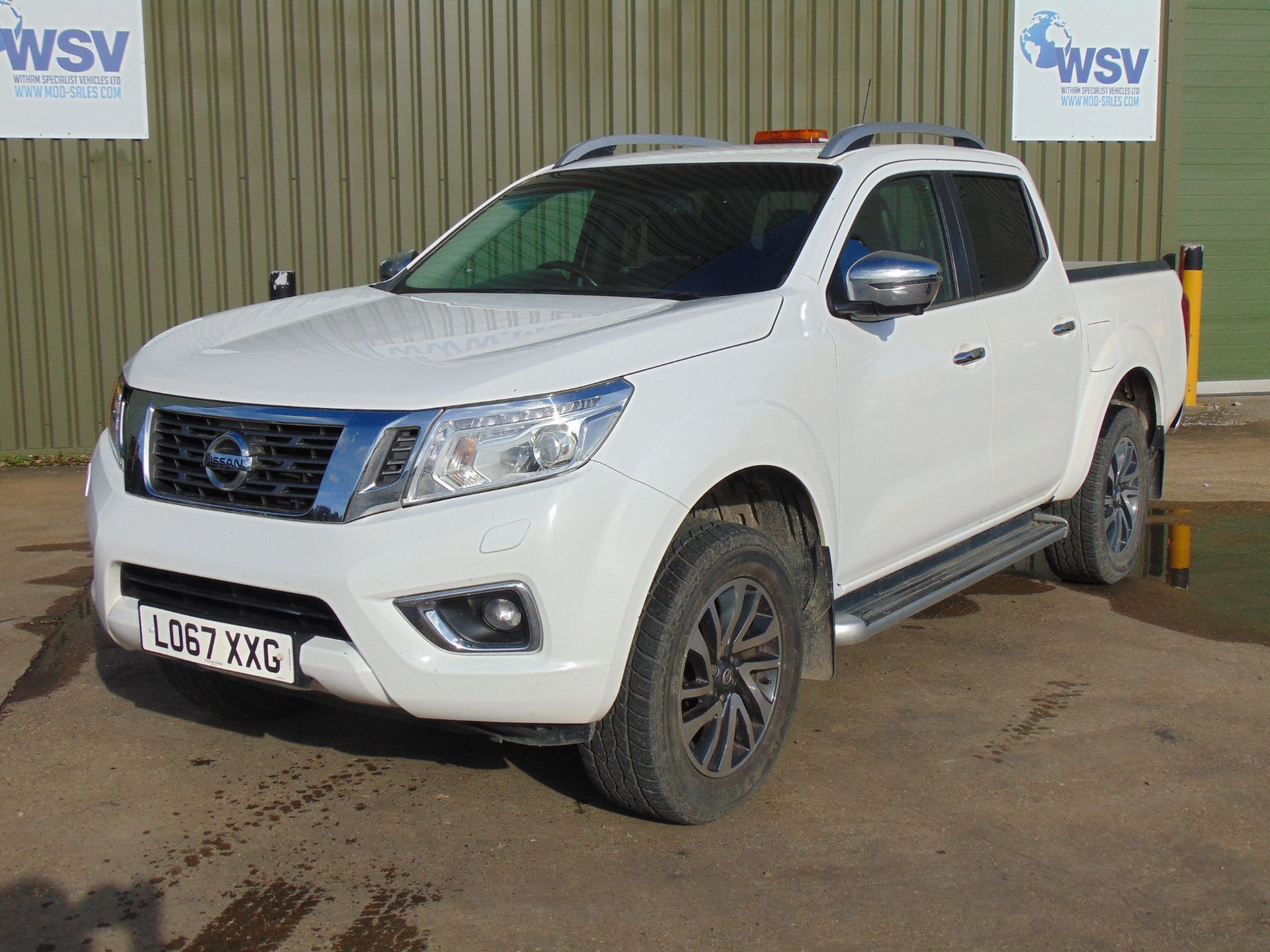 2017 Nissan Navara Tekna 2.3 DCI Double Cab 4x4 Pick Up - Image 2 of 32