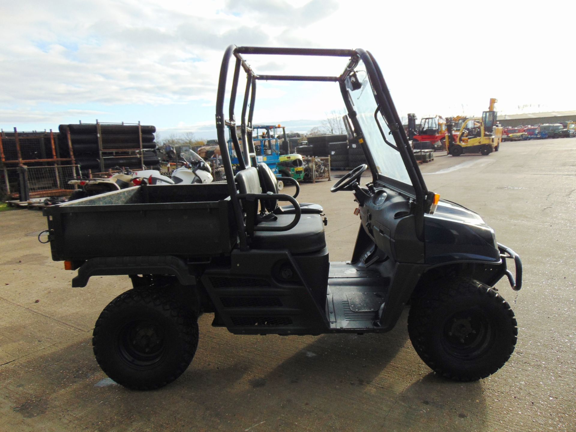 2017 Cushman XD1600 4x4 Diesel Utility Vehicle Showing 805 hrs - Image 8 of 17