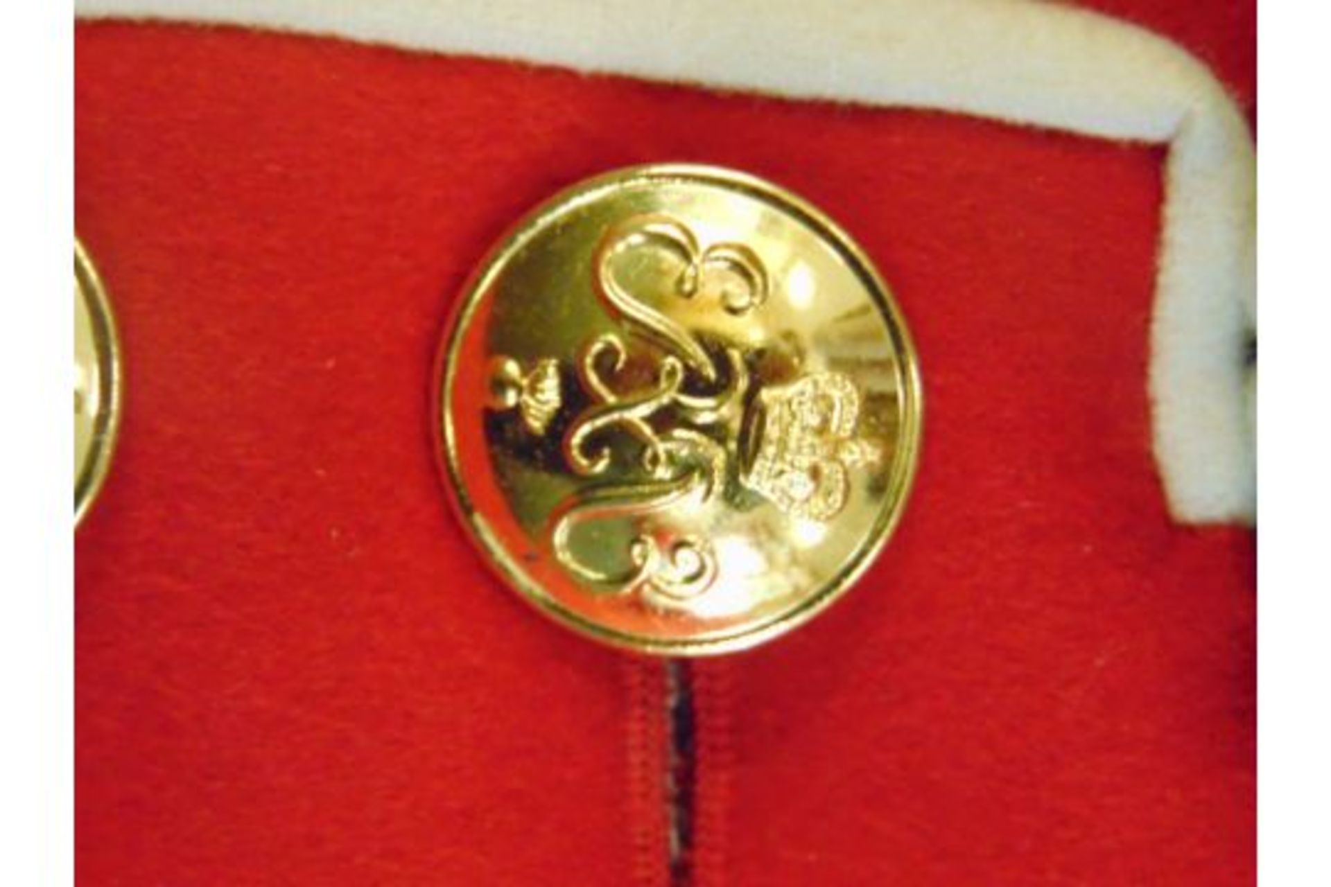 GRENADIER GUARDS DRESS TUNIC C/W BUTTONS HOUSEHOLD DIVISION - Image 3 of 7