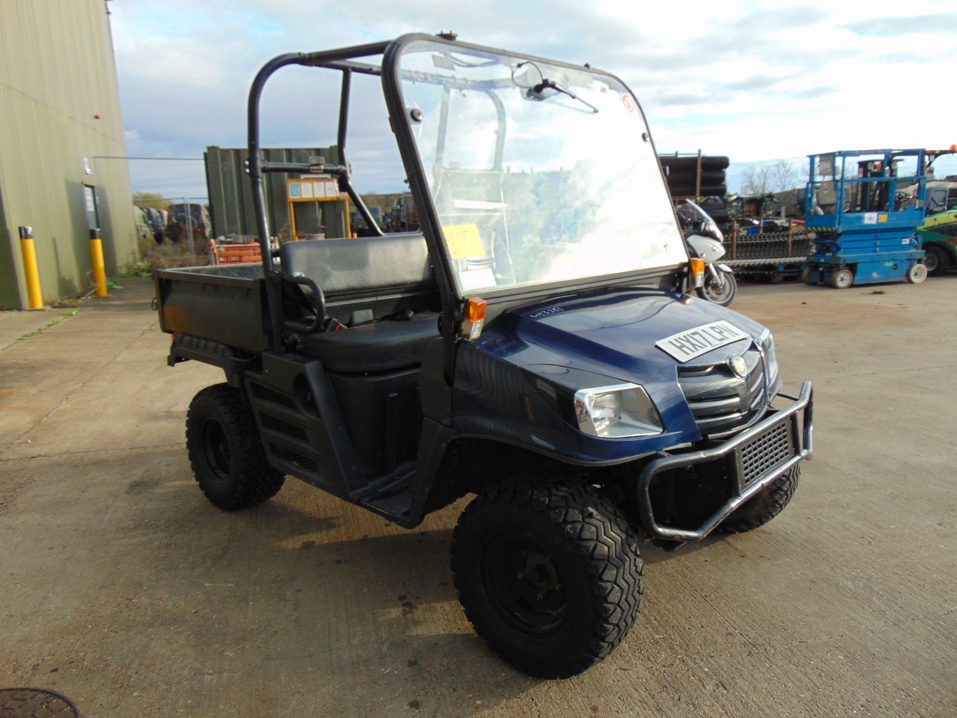 2017 Cushman XD1600 4x4 Diesel Utility Vehicle Showing 805 hrs - Image 3 of 17