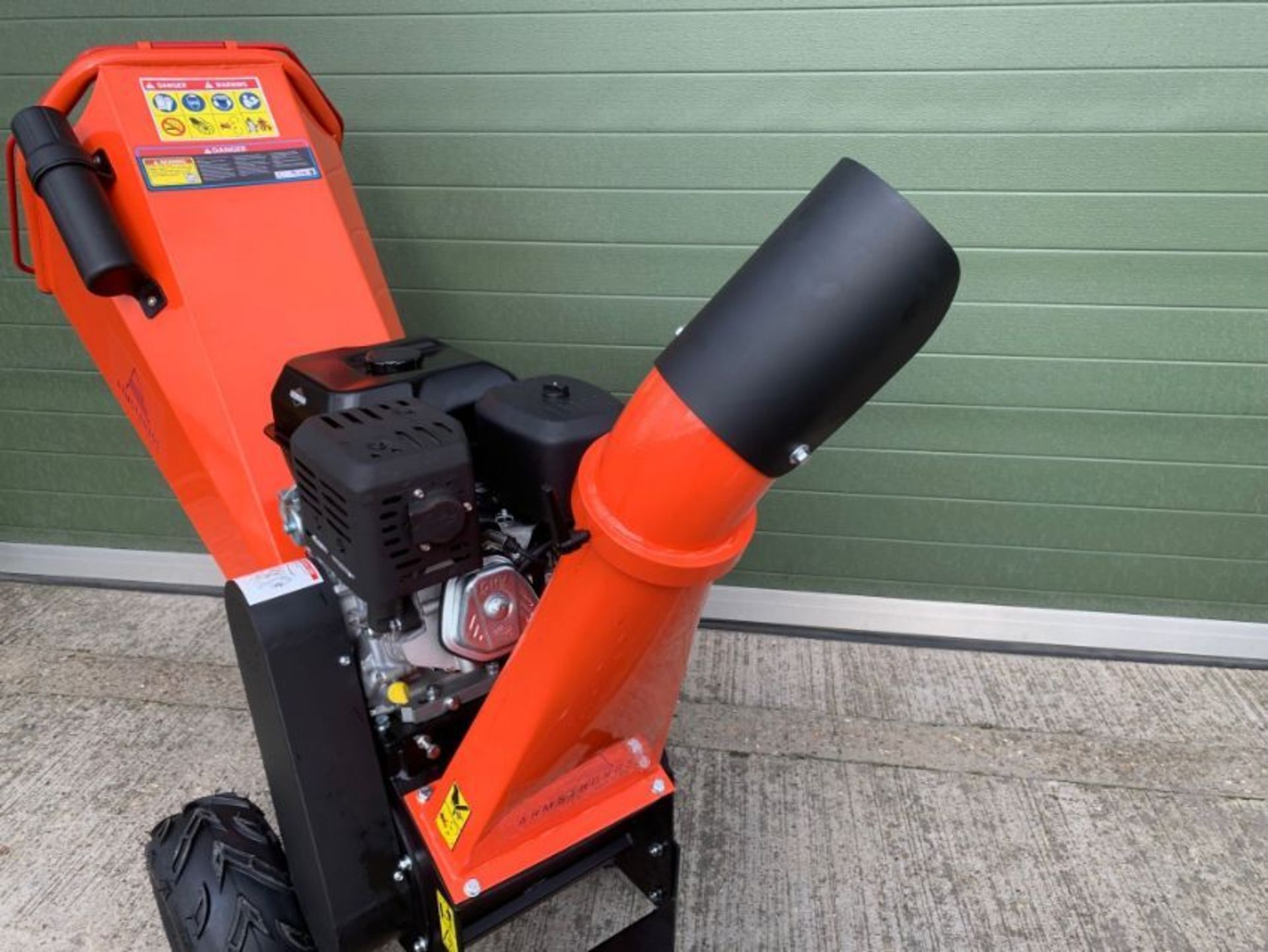 ** BRAND NEW ** Unused Armstrong DR-GS-15H Electric start Petrol Wood Chipper - Image 26 of 34