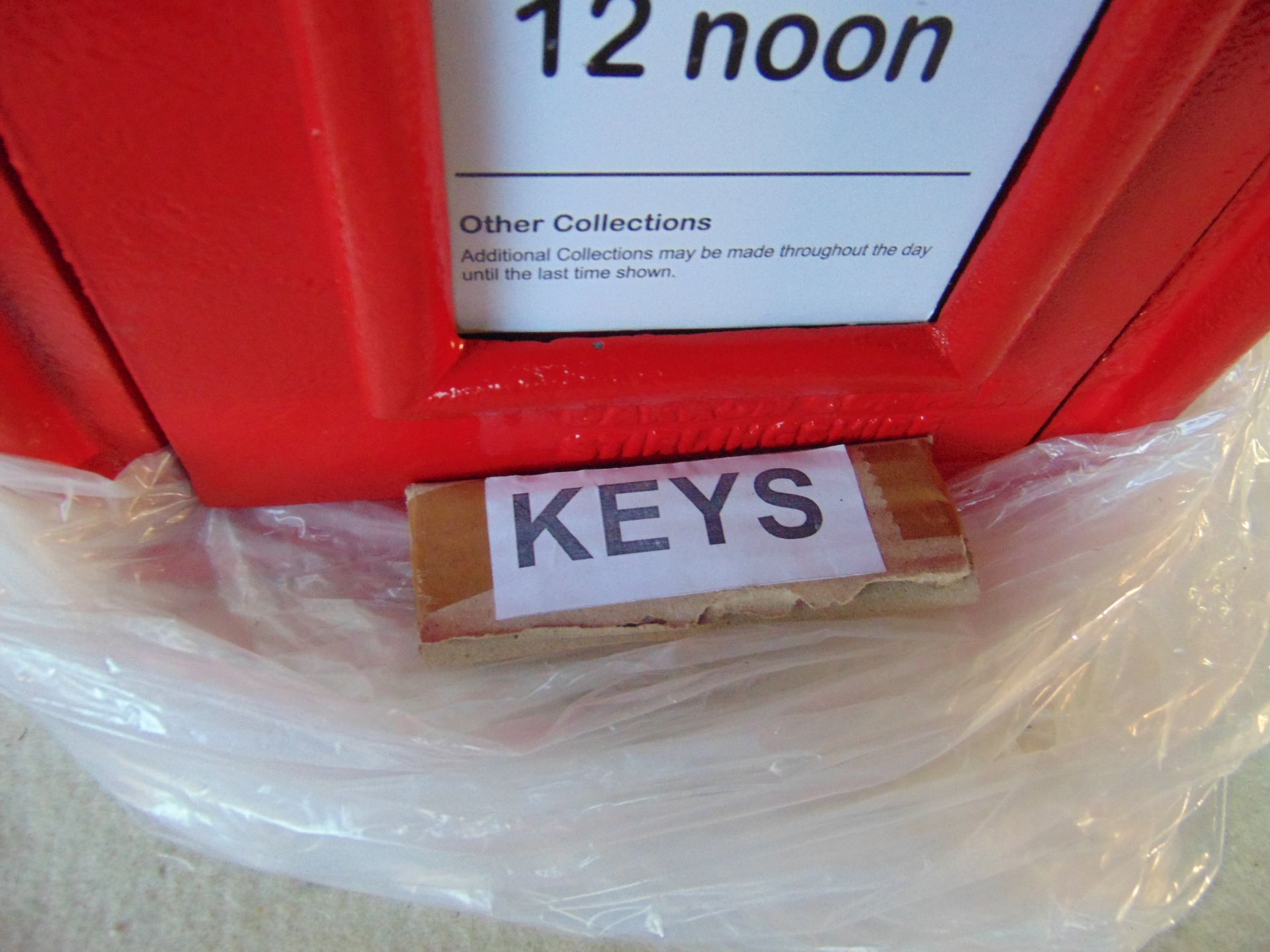 Red G R VI Post Box Cast Aluminum with Times and Collection c/w keys - Image 4 of 4