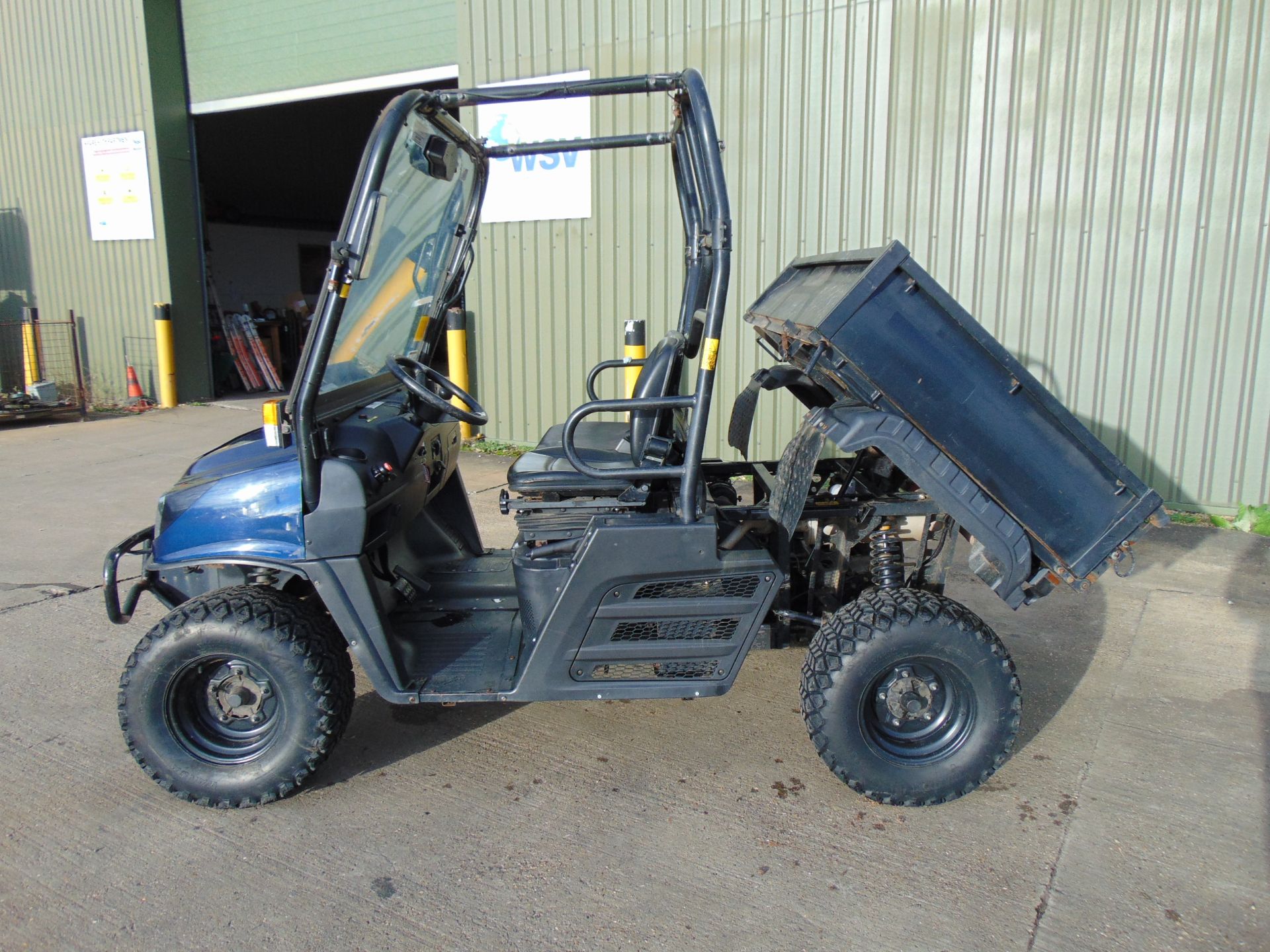 2017 Cushman XD1600 4x4 Diesel Utility Vehicle Showing 805 hrs - Image 9 of 17