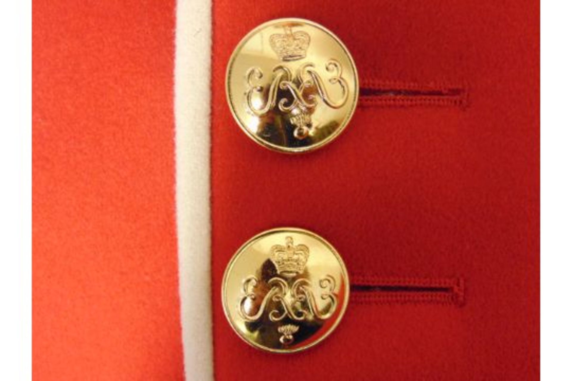 GRENADIER GUARDS DRESS TUNIC C/W BUTTONS HOUSEHOLD DIVISION - Image 7 of 7