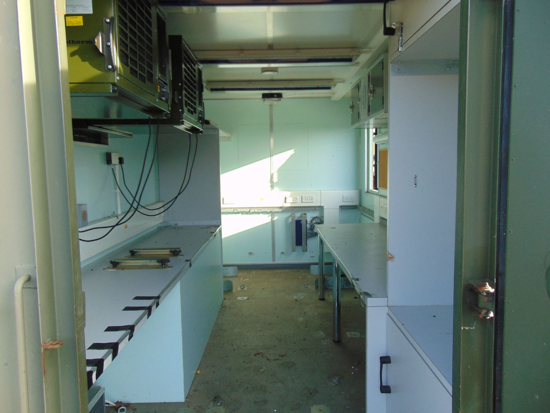 Ex Reserve Demountable Secure Workshop/Office Unit C/W Twist Locks, Air Con, Work Stations etc - Bild 3 aus 33